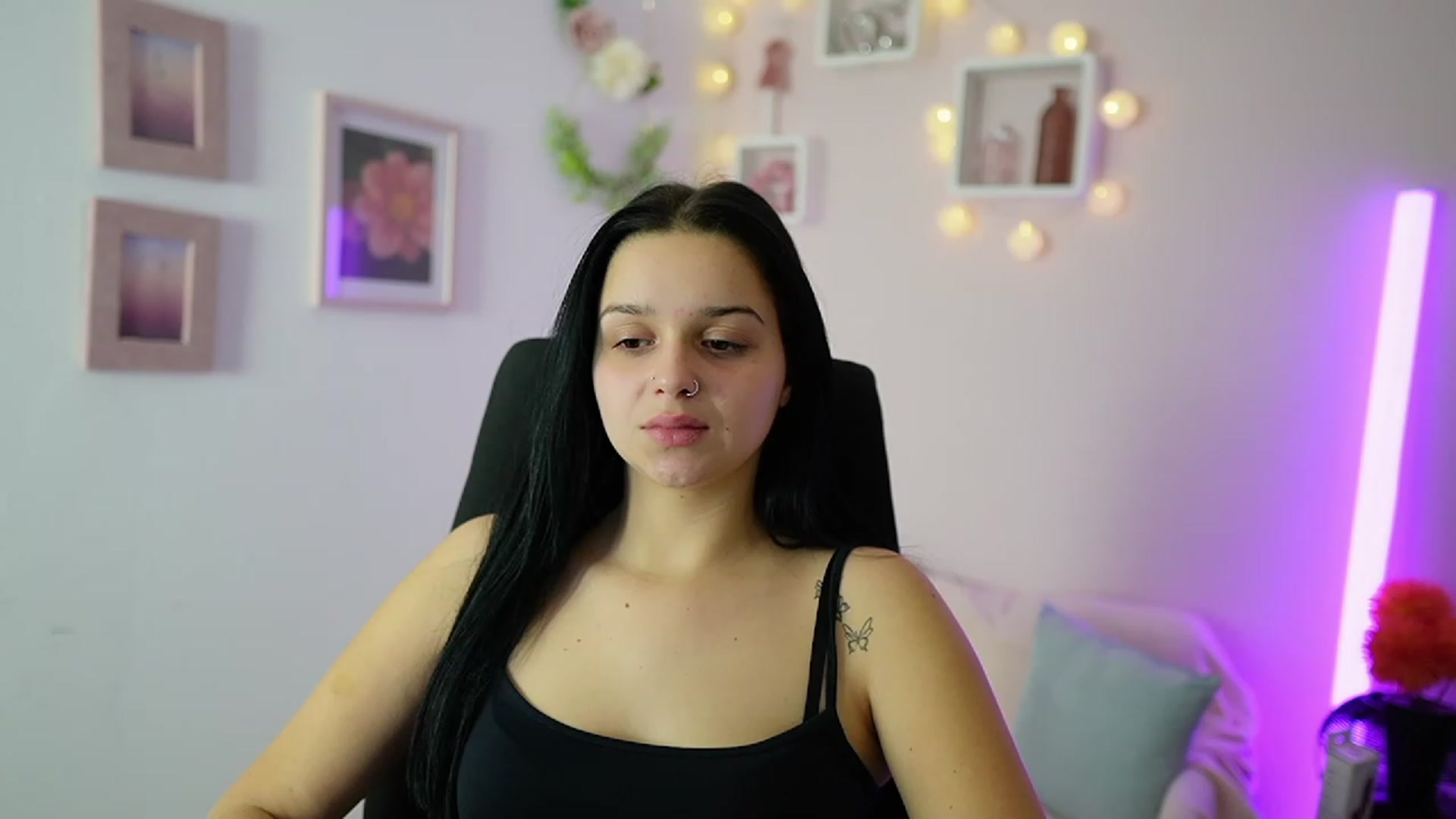 Gallery image thumbnail from Sola_Zola18's myfreecams stream on, 11/20/2023, 23:58 image 11 of 20