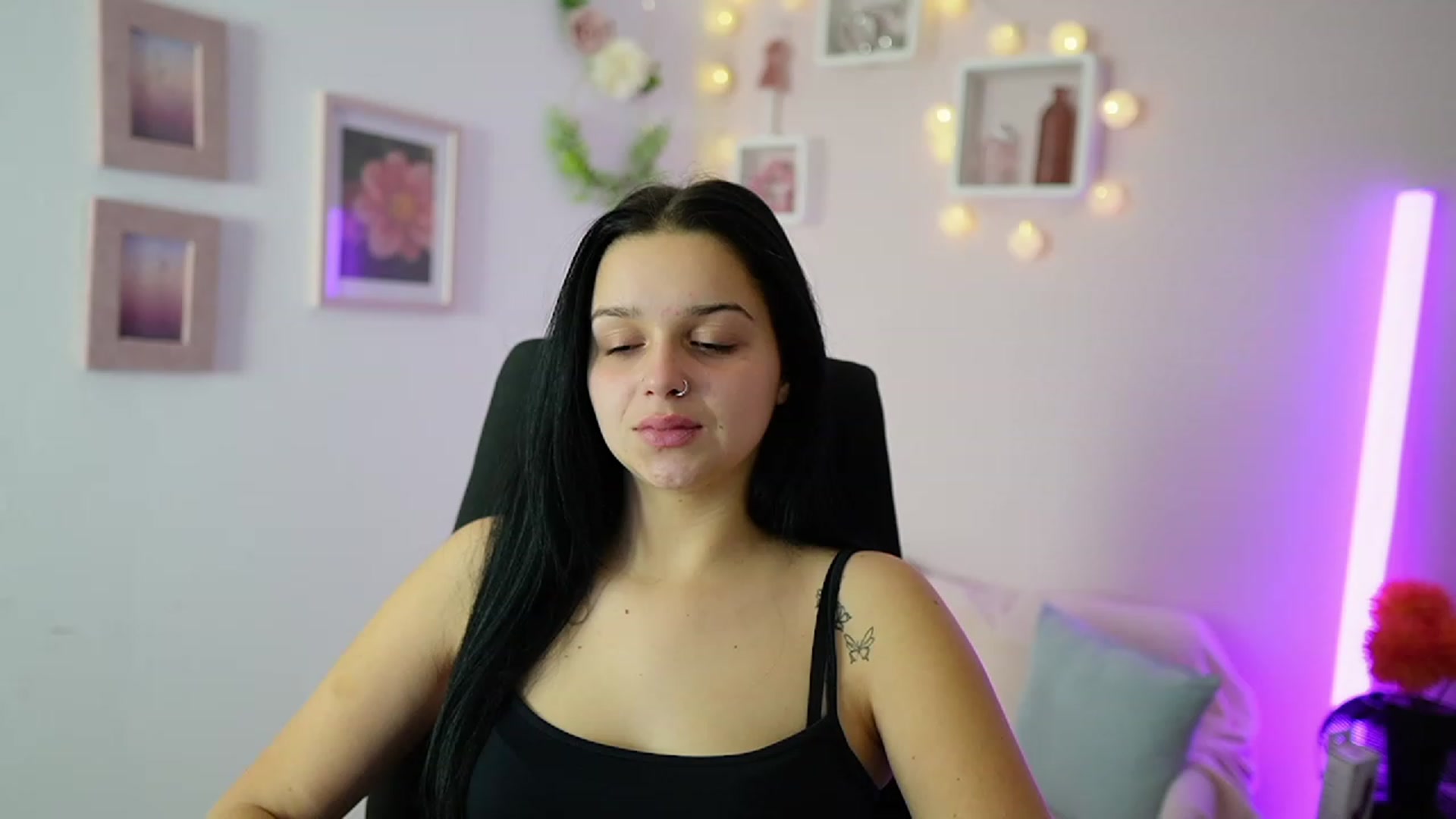 Gallery image thumbnail from Sola_Zola18's myfreecams stream on, 11/20/2023, 23:58 image 10 of 20