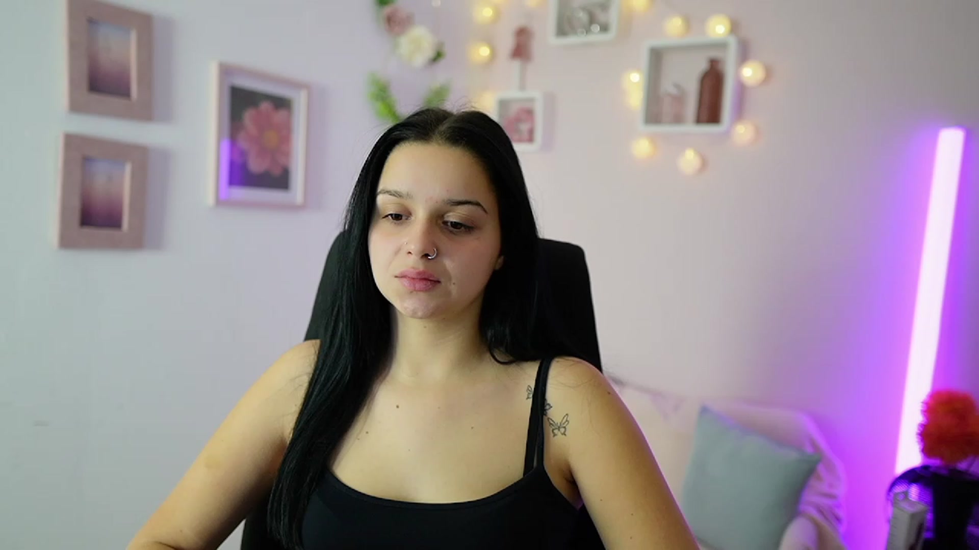 Gallery image thumbnail from Sola_Zola18's myfreecams stream on, 11/20/2023, 23:58 image 14 of 20