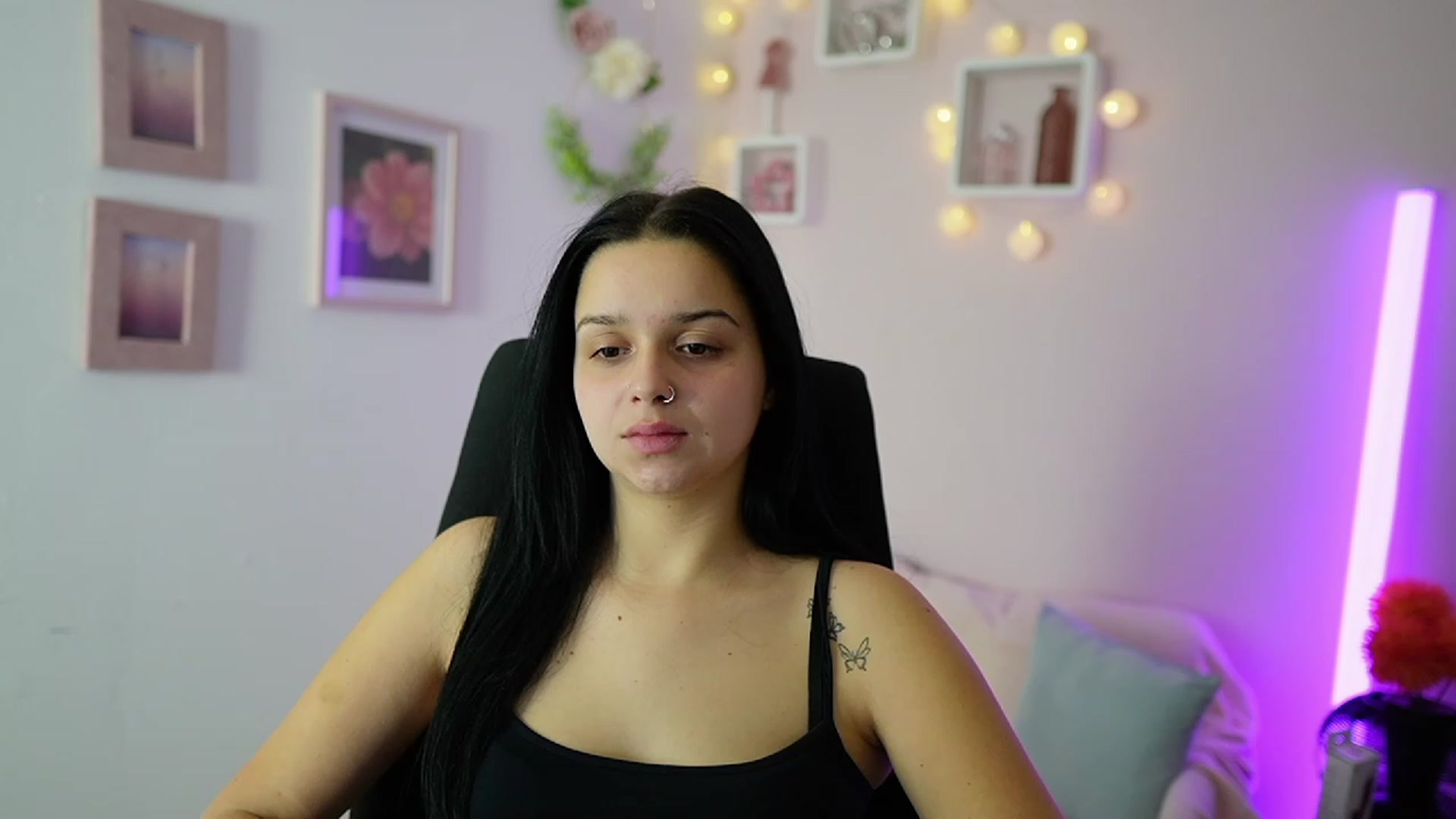 Gallery image thumbnail from Sola_Zola18's myfreecams stream on, 11/20/2023, 23:58 image 19 of 20