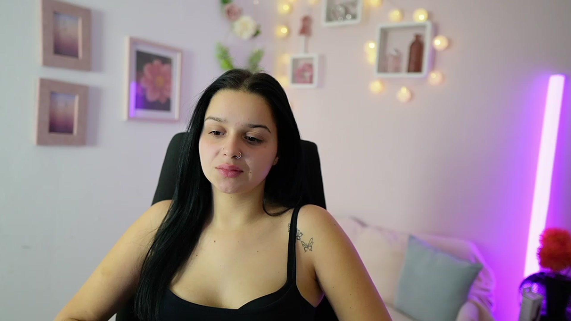 Gallery image thumbnail from Sola_Zola18's myfreecams stream on, 11/20/2023, 23:58 image 1 of 20