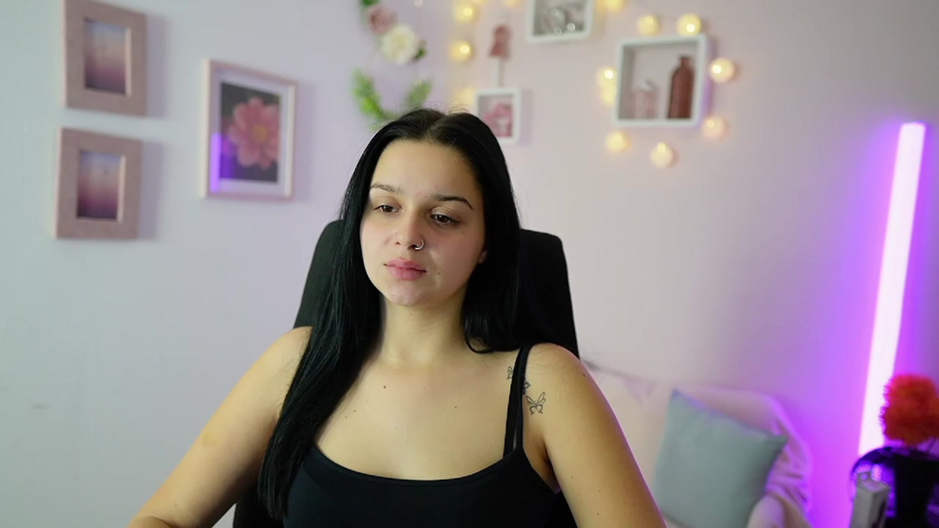 Gallery image thumbnail from Sola_Zola18's myfreecams stream on, 11/20/2023, 23:58 image 16 of 20