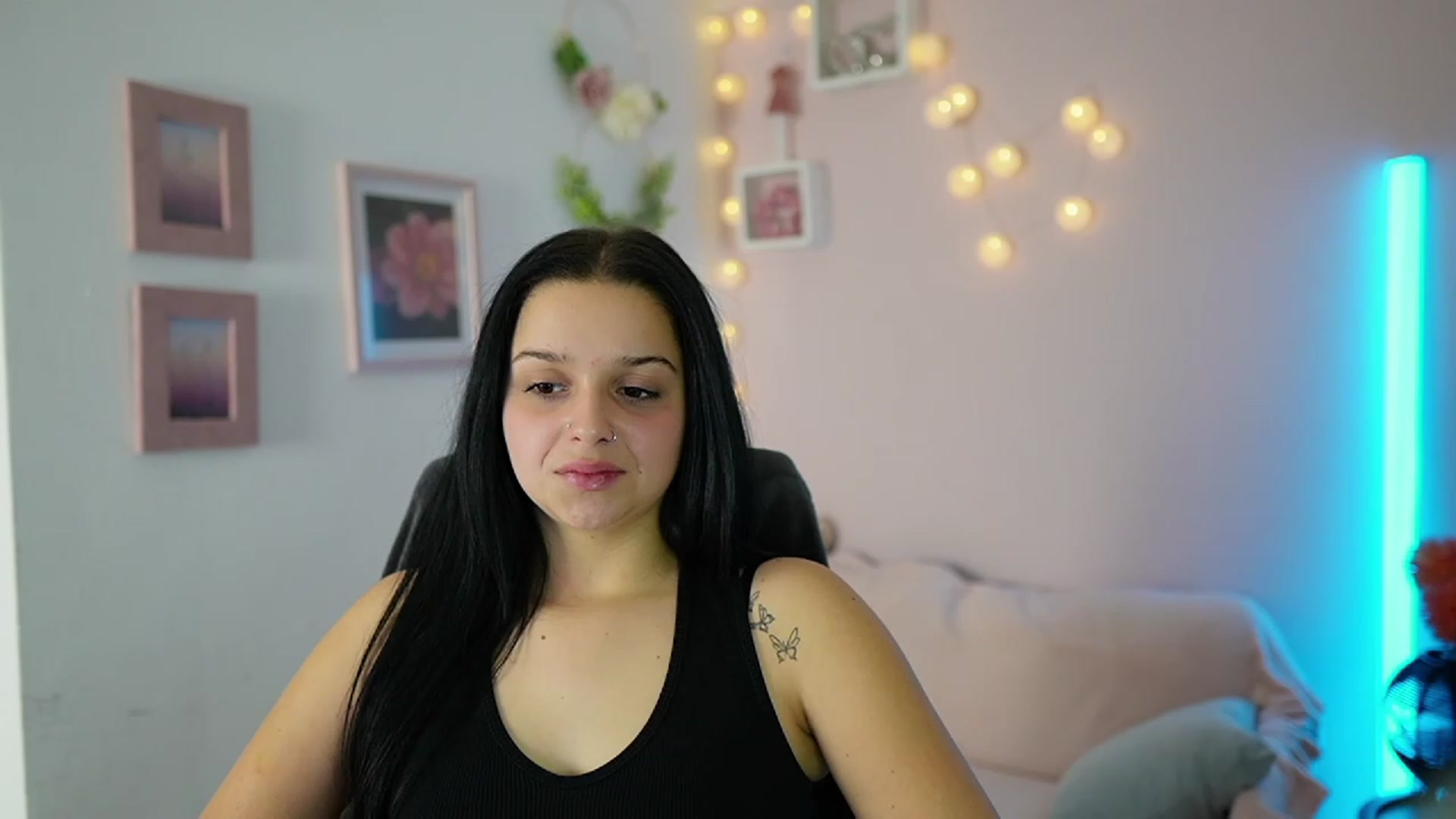 Gallery image thumbnail from Sola_Zola18's myfreecams stream on, 11/23/2023, 21:33 image 14 of 20