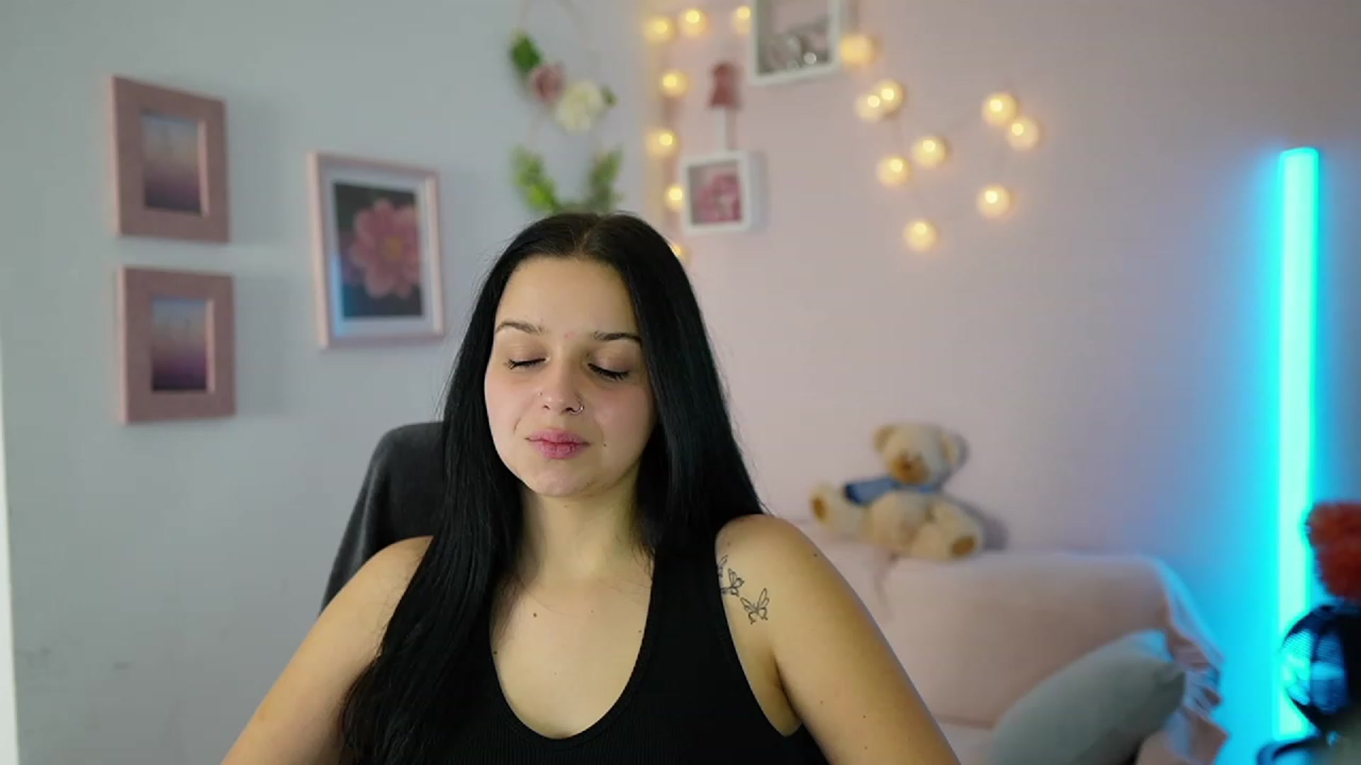 Gallery image thumbnail from Sola_Zola18's myfreecams stream on, 11/23/2023, 21:33 image 2 of 20