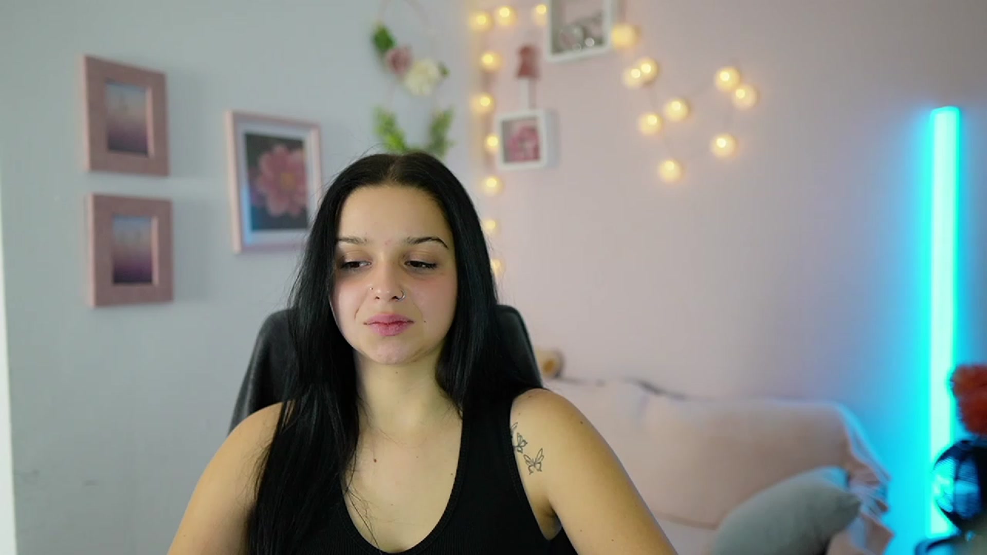 Gallery image thumbnail from Sola_Zola18's myfreecams stream on, 11/23/2023, 21:33 image 7 of 20