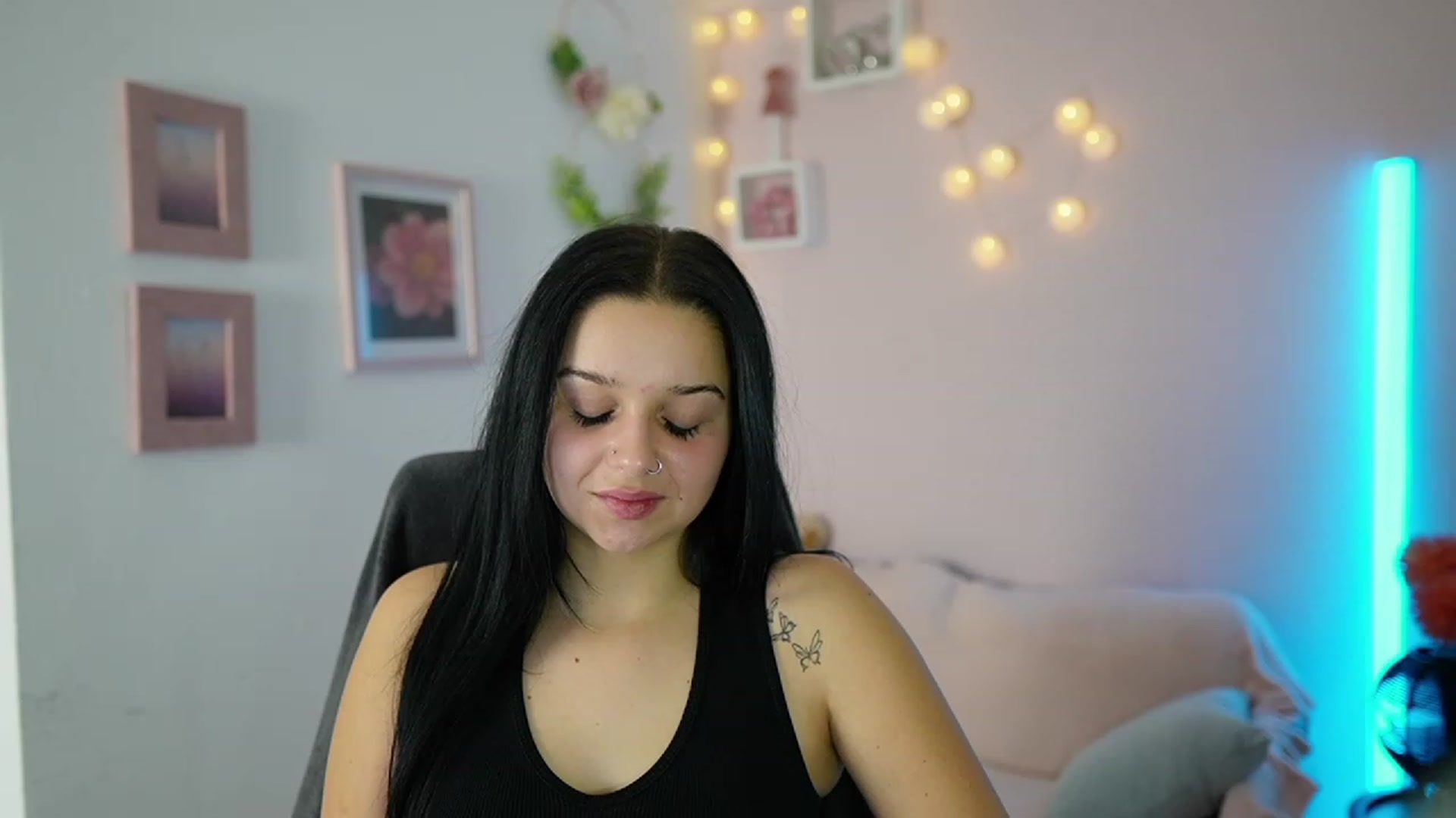 Gallery image thumbnail from Sola_Zola18's myfreecams stream on, 11/23/2023, 21:33 image 9 of 20