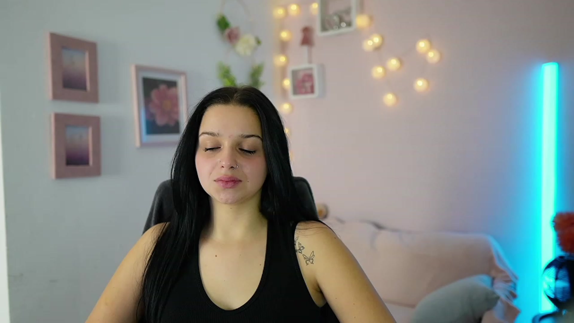 Gallery image thumbnail from Sola_Zola18's myfreecams stream on, 11/23/2023, 21:33 image 12 of 20
