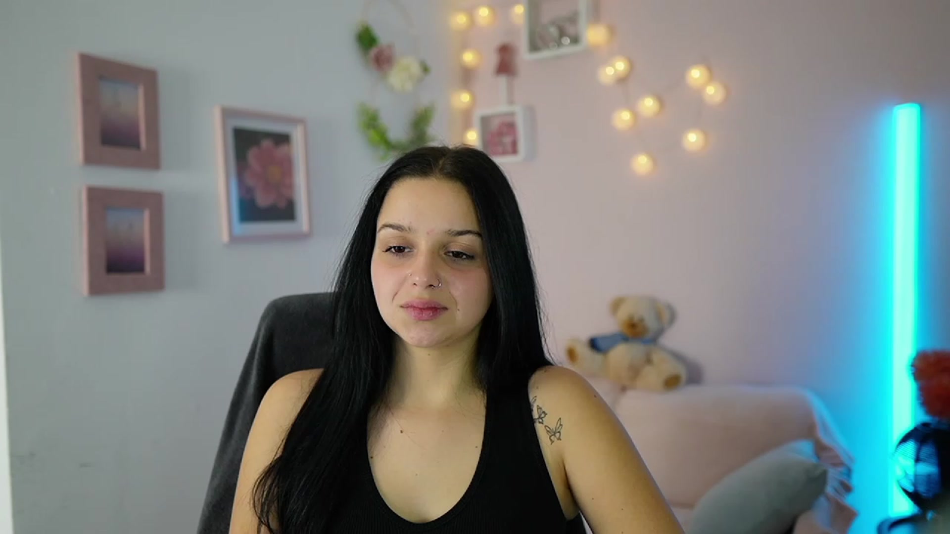 Gallery image thumbnail from Sola_Zola18's myfreecams stream on, 11/23/2023, 21:33 image 1 of 20