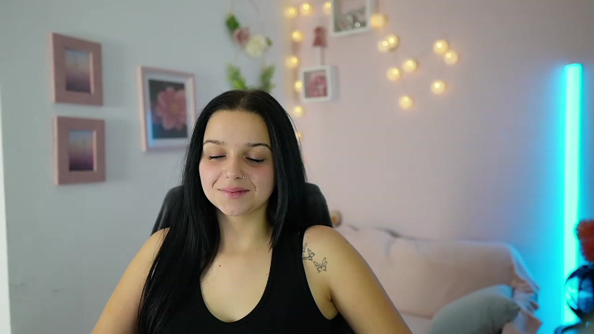Gallery image thumbnail from Sola_Zola18's myfreecams stream on, 11/23/2023, 21:33 image 15 of 20