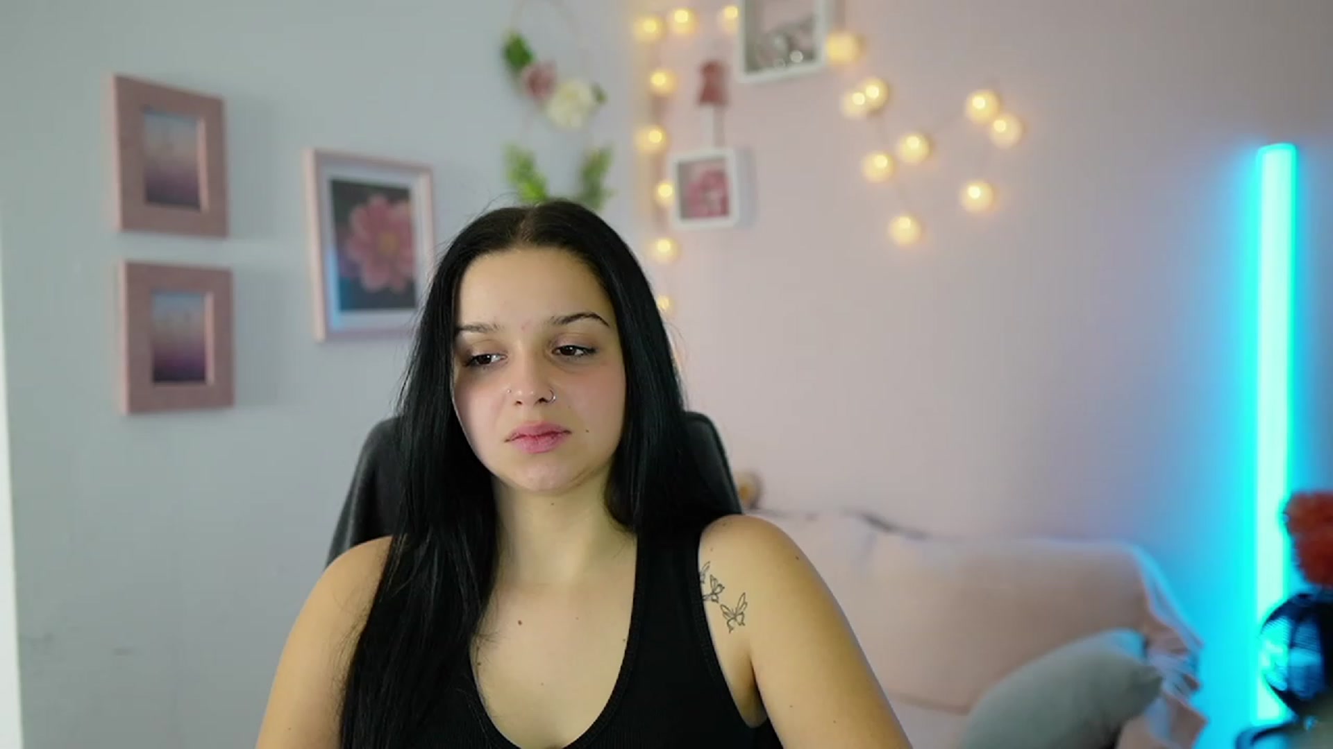 Gallery image thumbnail from Sola_Zola18's myfreecams stream on, 11/23/2023, 21:33 image 6 of 20