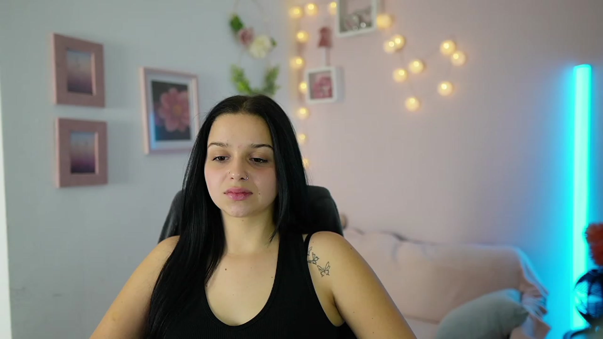 Gallery image thumbnail from Sola_Zola18's myfreecams stream on, 11/23/2023, 21:33 image 18 of 20