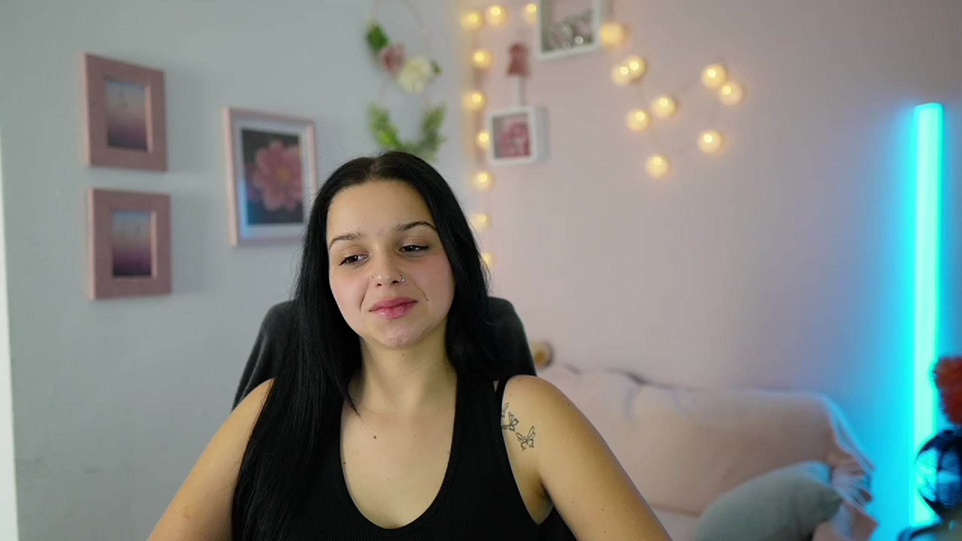 Gallery image thumbnail from Sola_Zola18's myfreecams stream on, 11/23/2023, 21:33 image 16 of 20