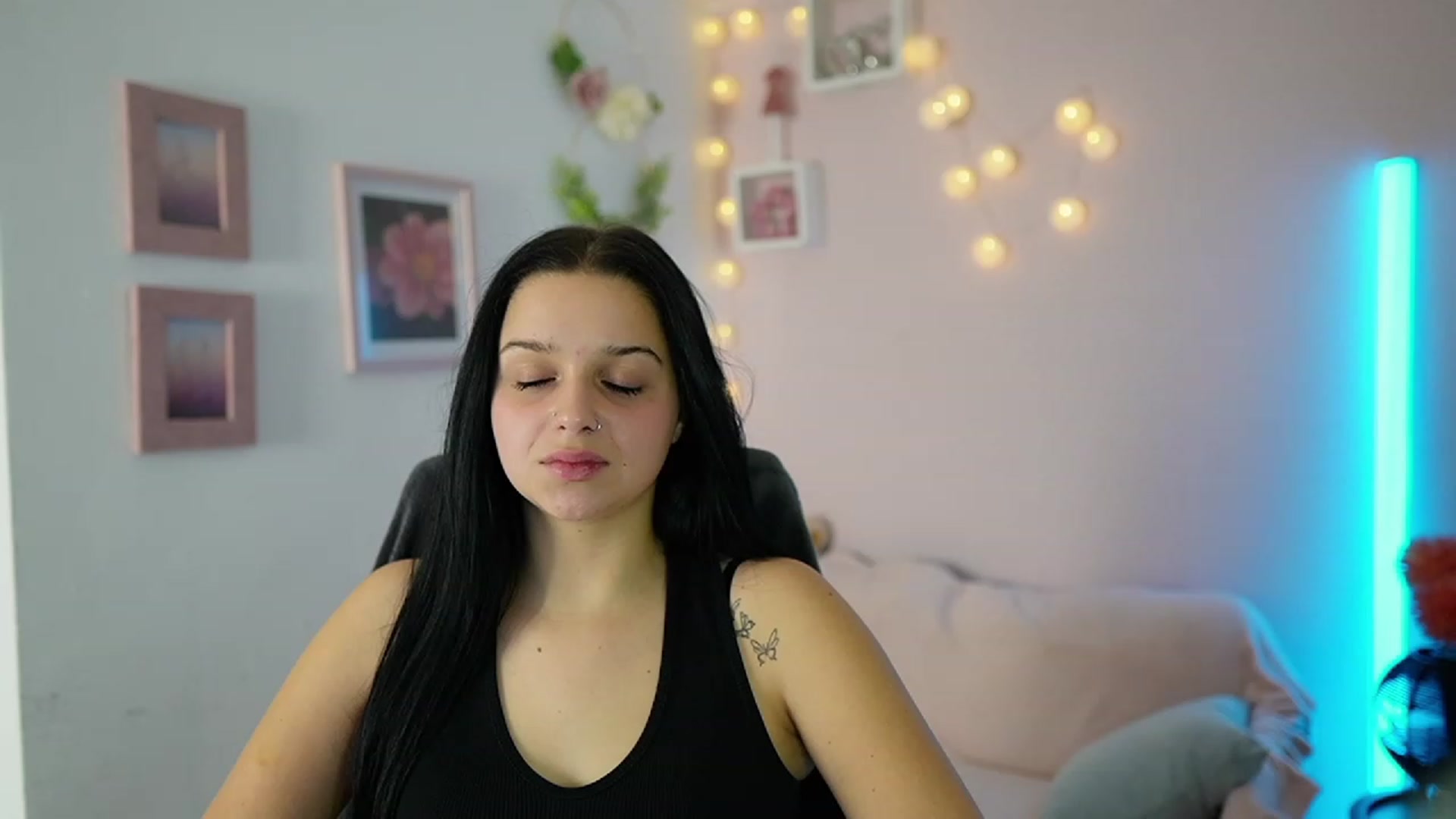 Gallery image thumbnail from Sola_Zola18's myfreecams stream on, 11/23/2023, 21:33 image 13 of 20