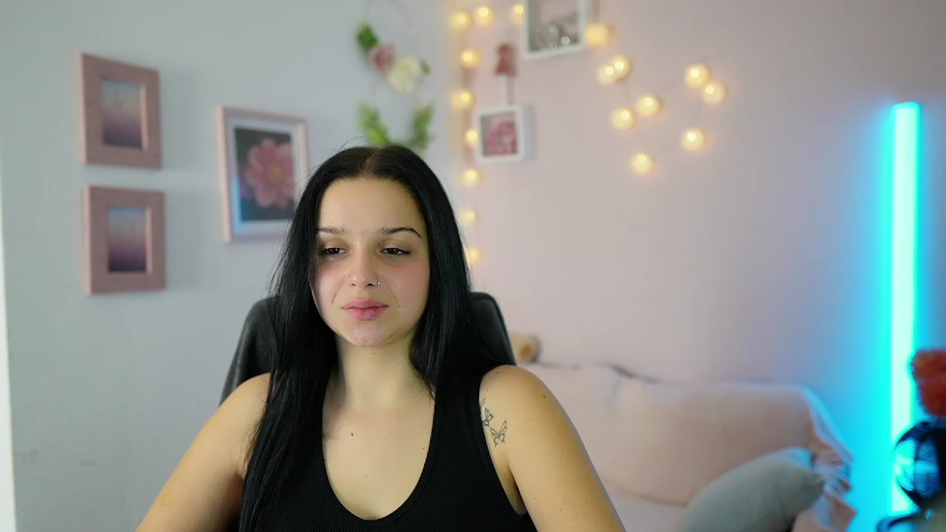 Gallery image thumbnail from Sola_Zola18's myfreecams stream on, 11/23/2023, 21:33 image 8 of 20