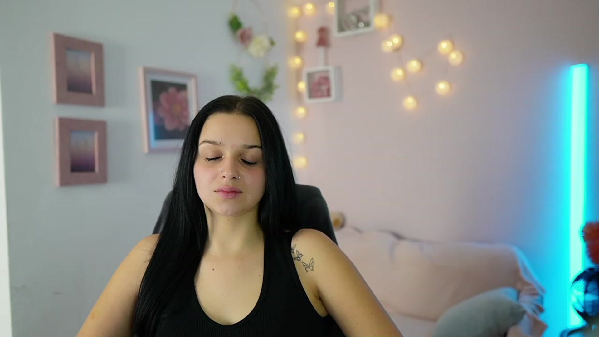 Gallery image thumbnail from Sola_Zola18's myfreecams stream on, 11/23/2023, 21:33 image 20 of 20