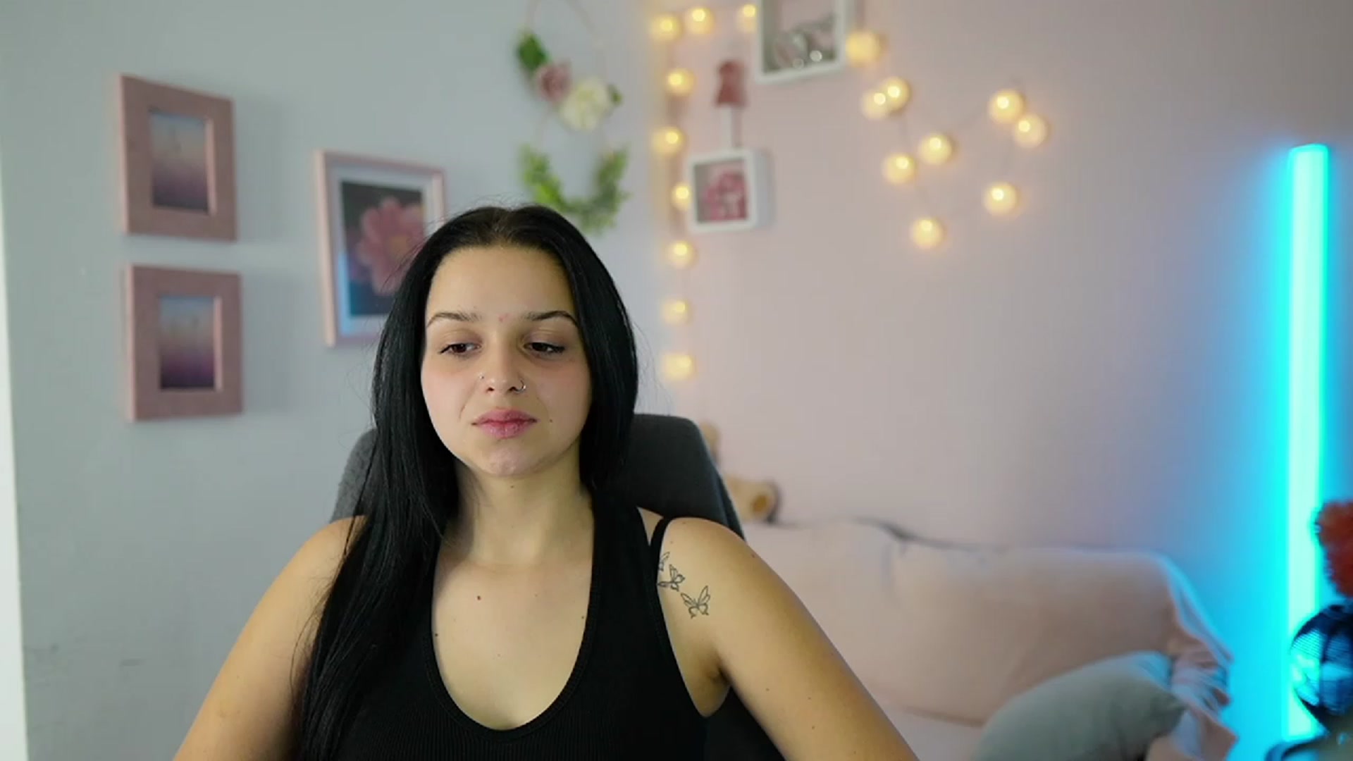 Gallery image thumbnail from Sola_Zola18's myfreecams stream on, 11/23/2023, 23:07 image 4 of 20