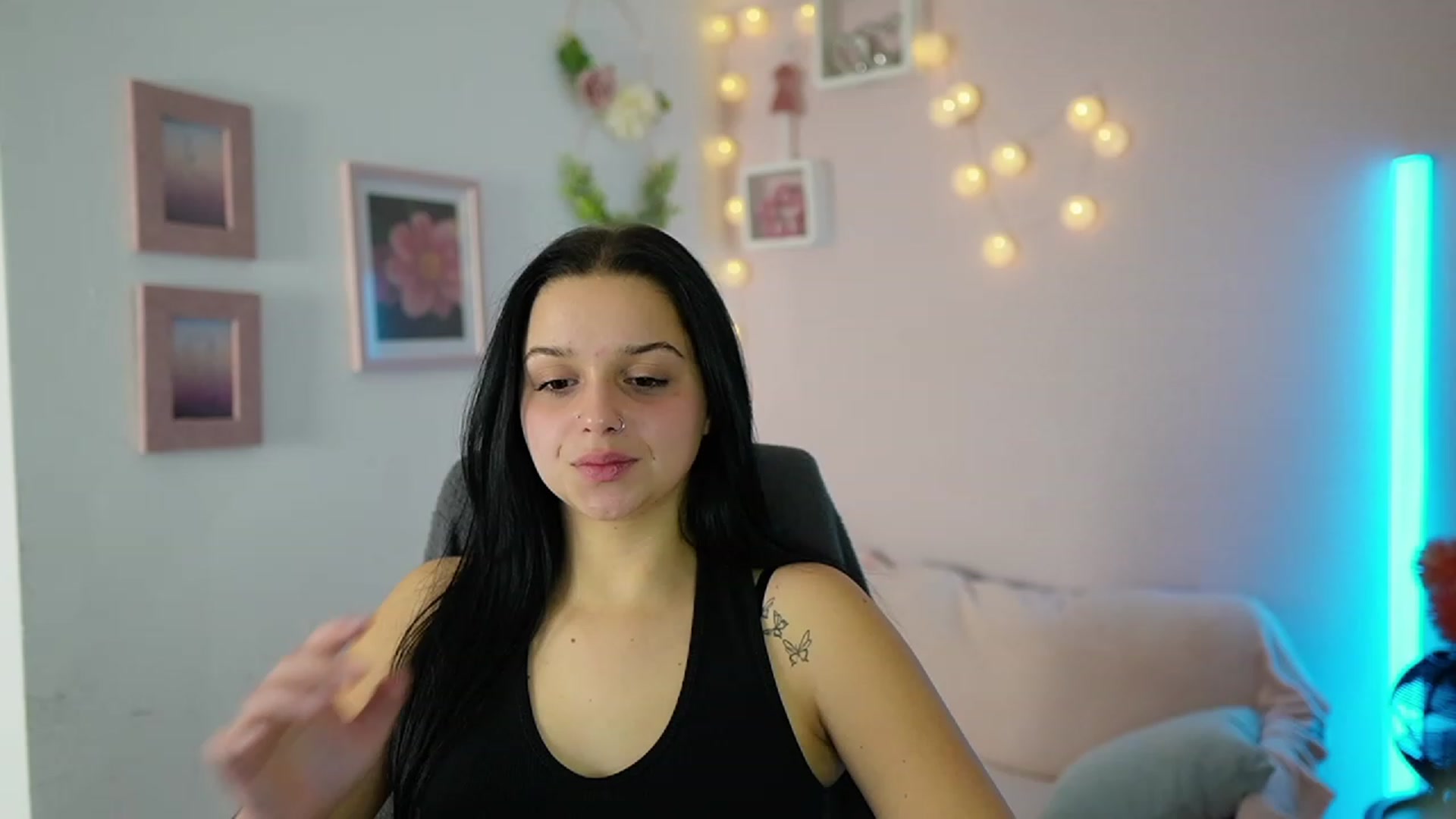 Gallery image thumbnail from Sola_Zola18's myfreecams stream on, 11/23/2023, 23:07 image 15 of 20
