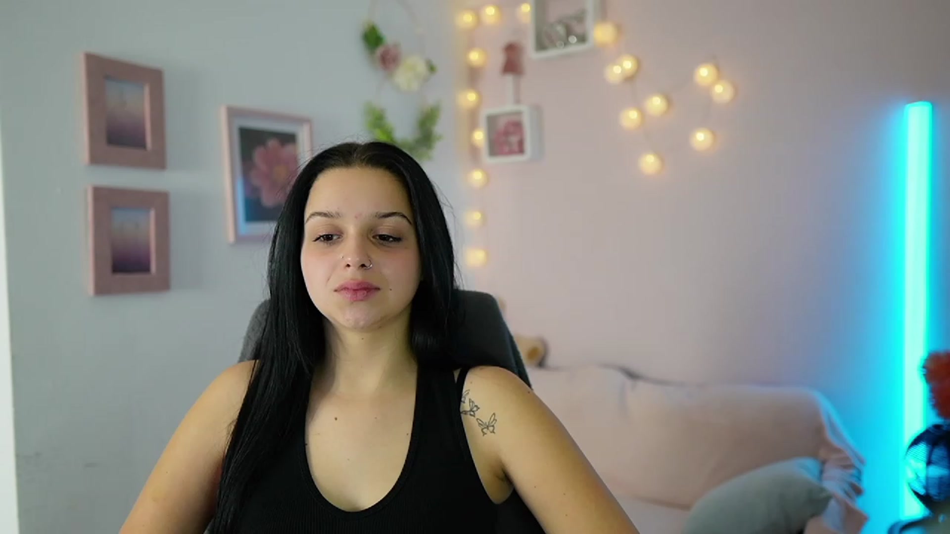Gallery image thumbnail from Sola_Zola18's myfreecams stream on, 11/23/2023, 23:07 image 2 of 20