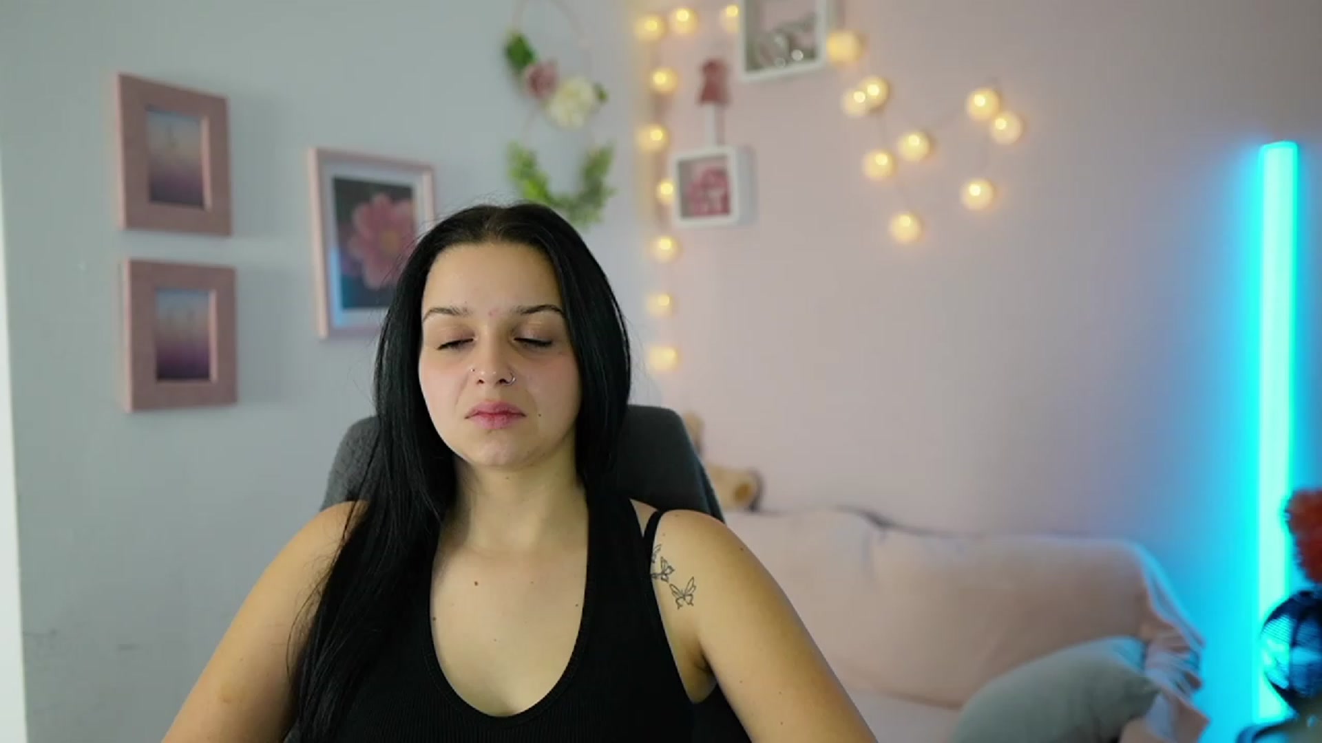 Gallery image thumbnail from Sola_Zola18's myfreecams stream on, 11/23/2023, 23:07 image 5 of 20