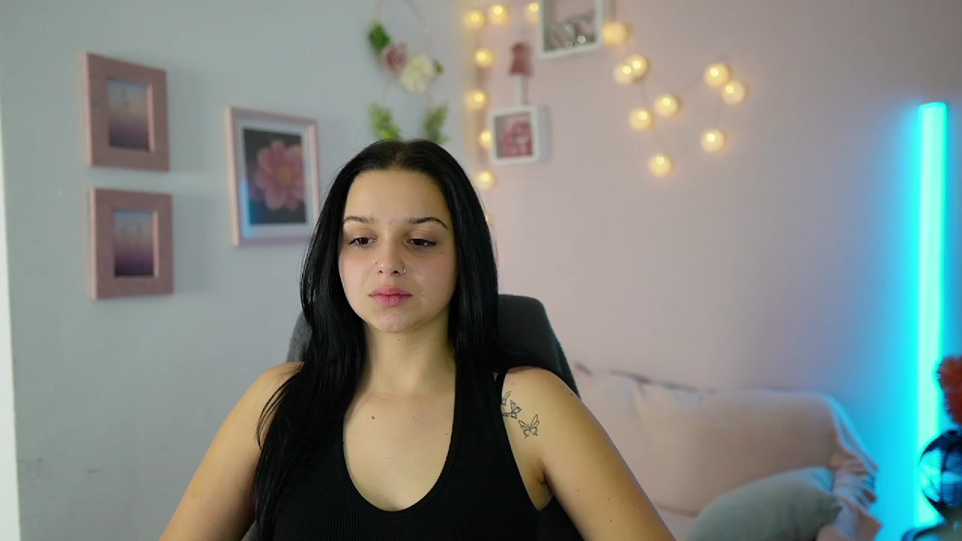 Gallery image thumbnail from Sola_Zola18's myfreecams stream on, 11/23/2023, 23:07 image 18 of 20