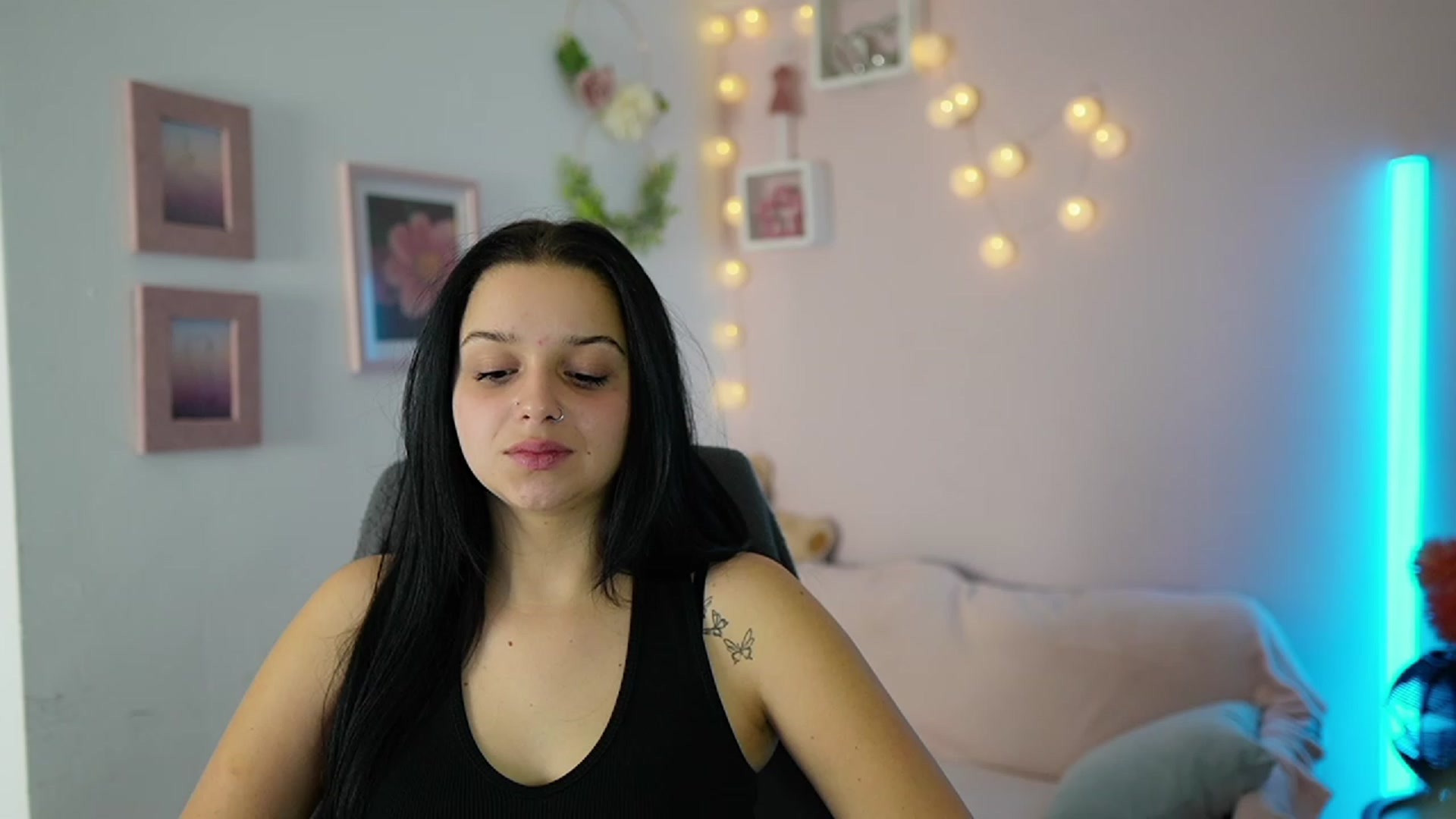 Gallery image thumbnail from Sola_Zola18's myfreecams stream on, 11/23/2023, 23:07 image 3 of 20