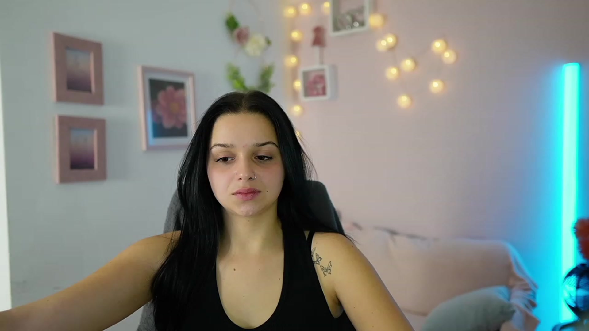 Gallery image thumbnail from Sola_Zola18's myfreecams stream on, 11/23/2023, 23:07 image 12 of 20