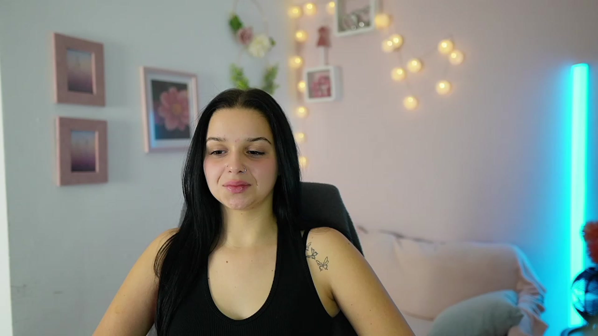 Gallery image thumbnail from Sola_Zola18's myfreecams stream on, 11/23/2023, 23:07 image 19 of 20