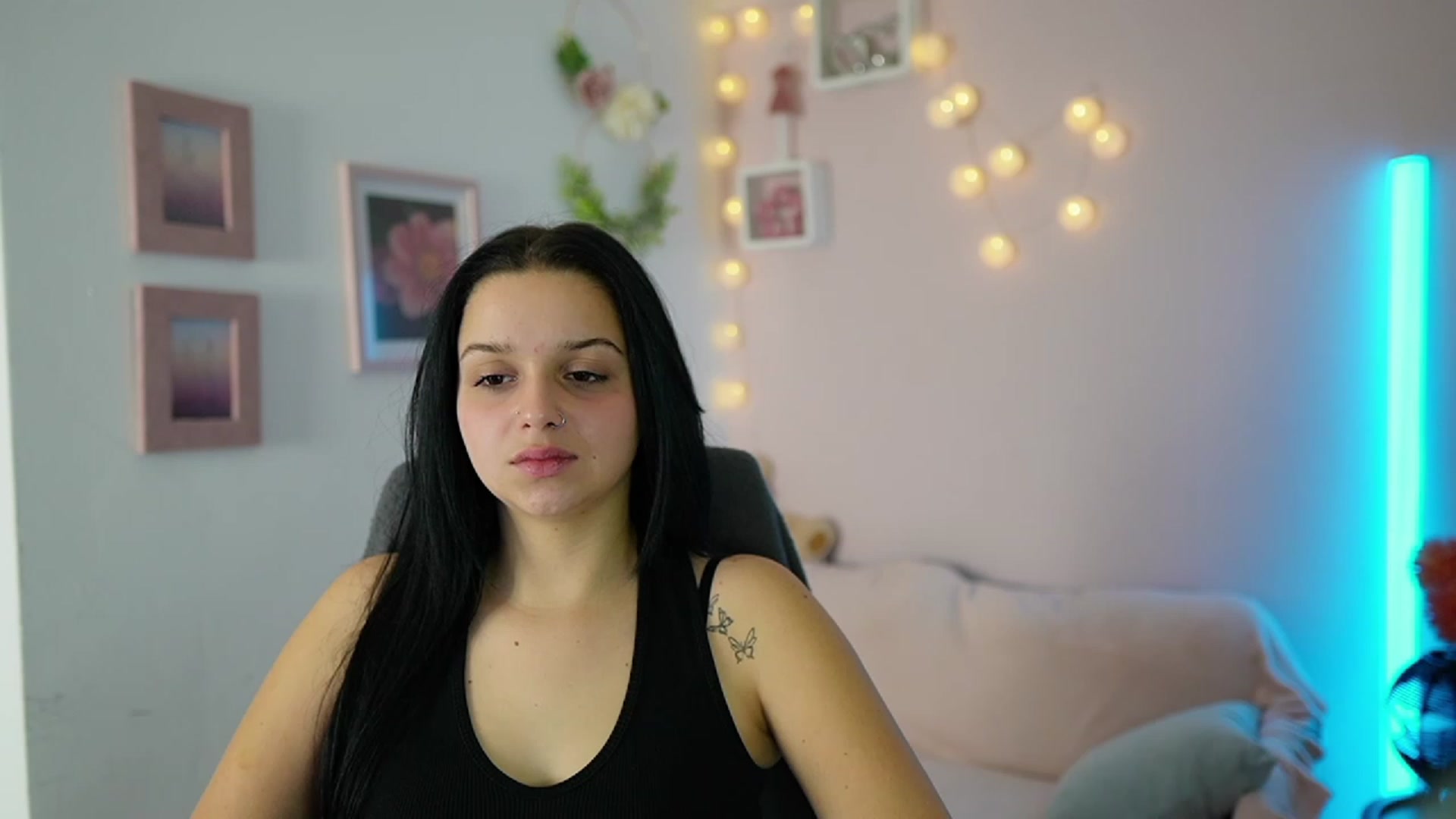 Gallery image thumbnail from Sola_Zola18's myfreecams stream on, 11/23/2023, 23:07 image 8 of 20