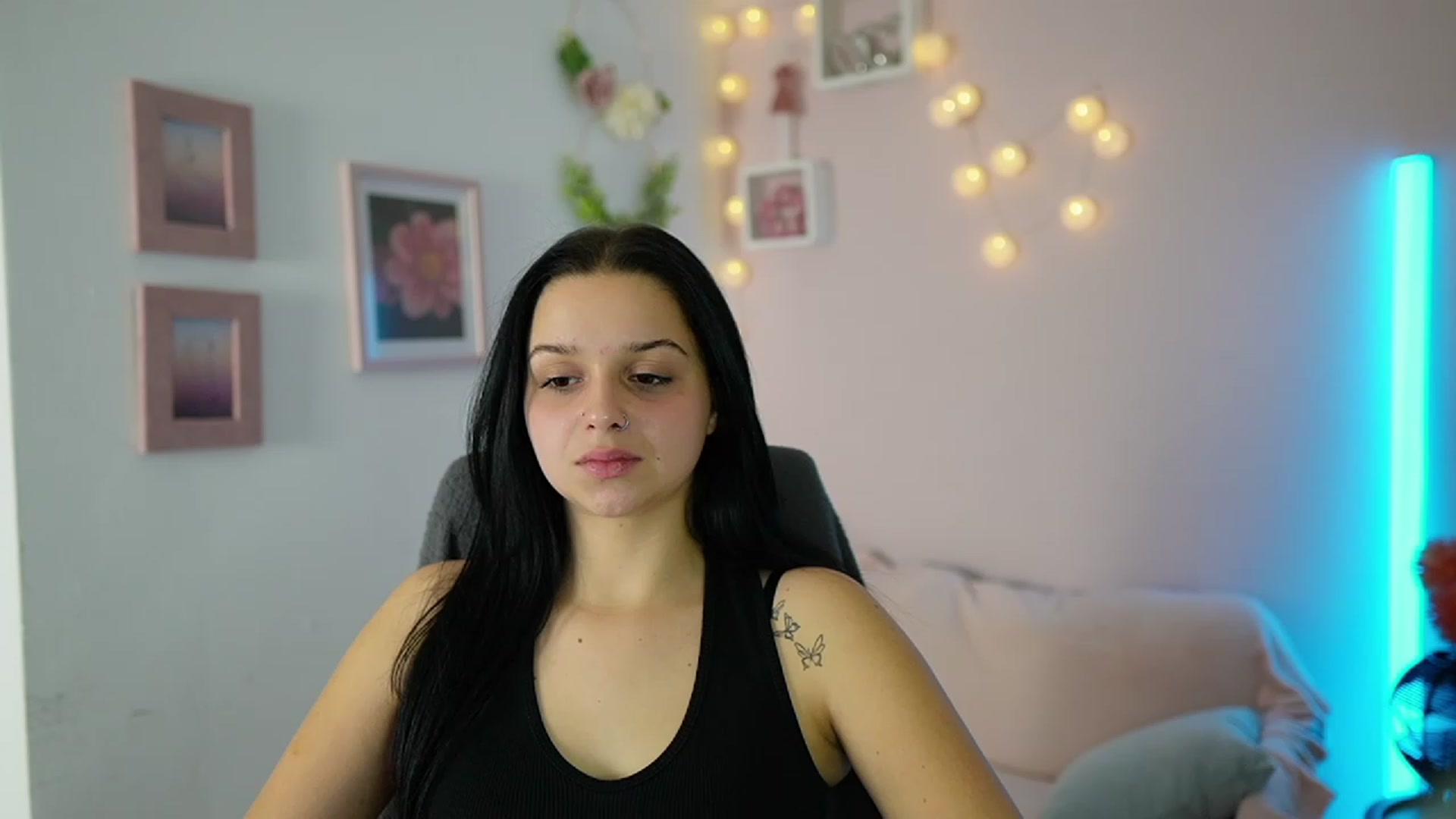 Gallery image thumbnail from Sola_Zola18's myfreecams stream on, 11/23/2023, 23:07 image 13 of 20