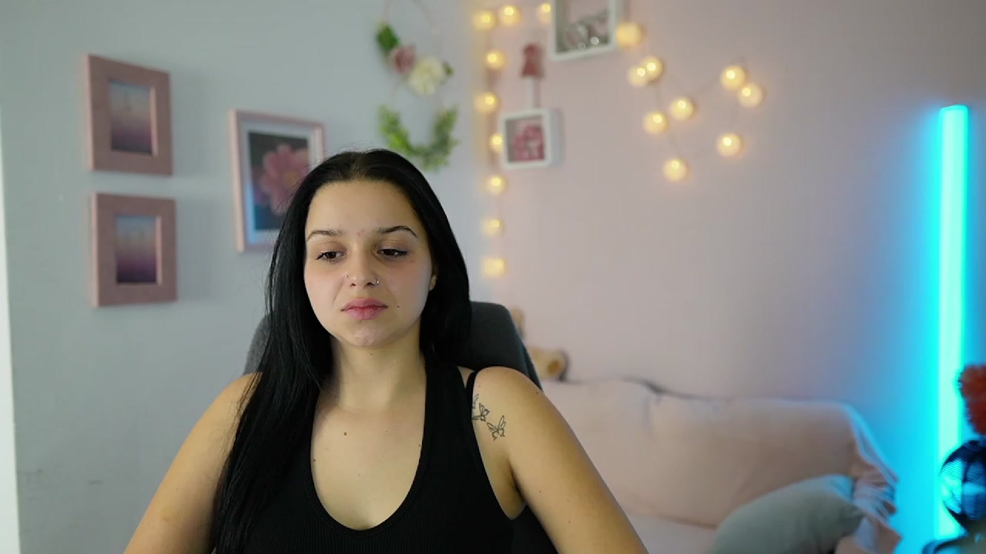 Gallery image thumbnail from Sola_Zola18's myfreecams stream on, 11/23/2023, 23:07 image 6 of 20