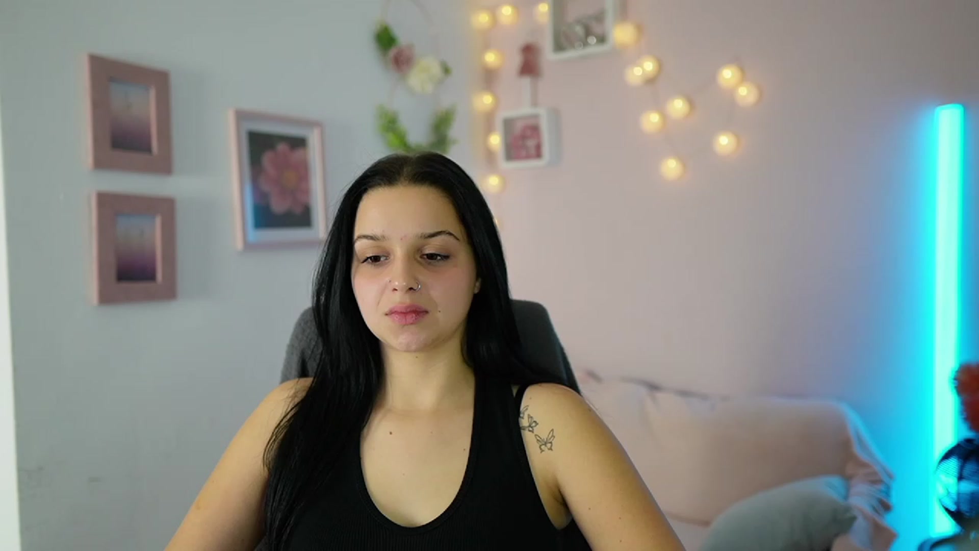 Gallery image thumbnail from Sola_Zola18's myfreecams stream on, 11/23/2023, 23:07 image 14 of 20