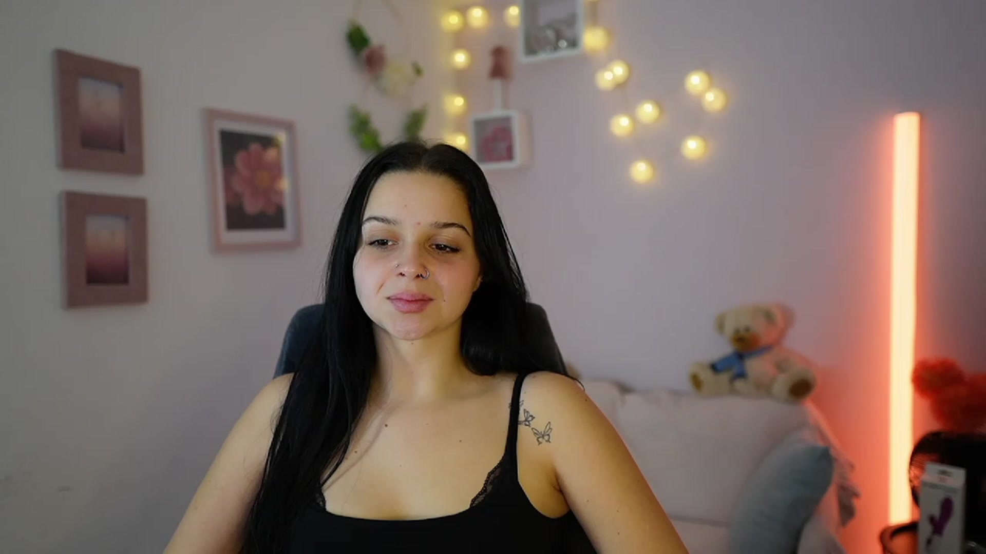 Gallery image thumbnail from Sola_Zola18's myfreecams stream on, 11/27/2023, 21:33 image 18 of 20