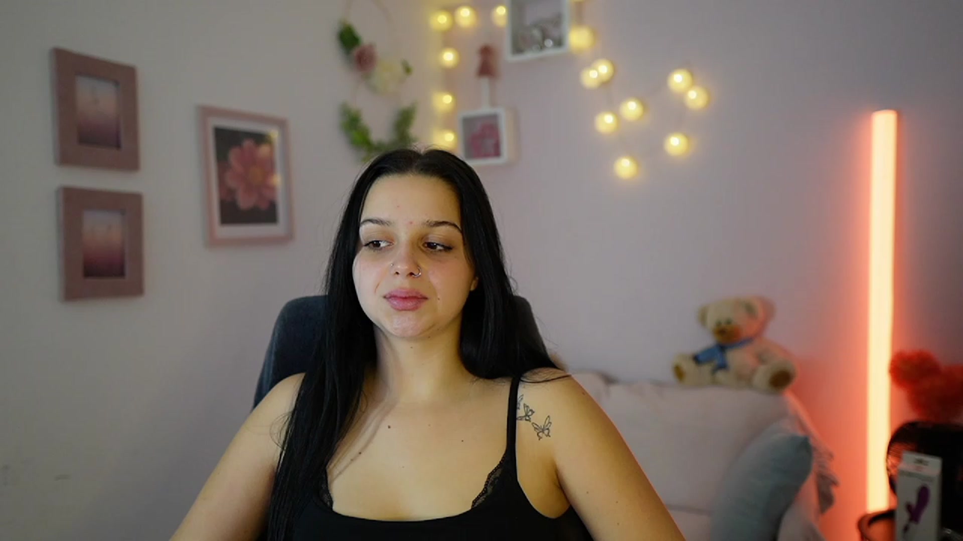 Gallery image thumbnail from Sola_Zola18's myfreecams stream on, 11/27/2023, 21:33 image 16 of 20