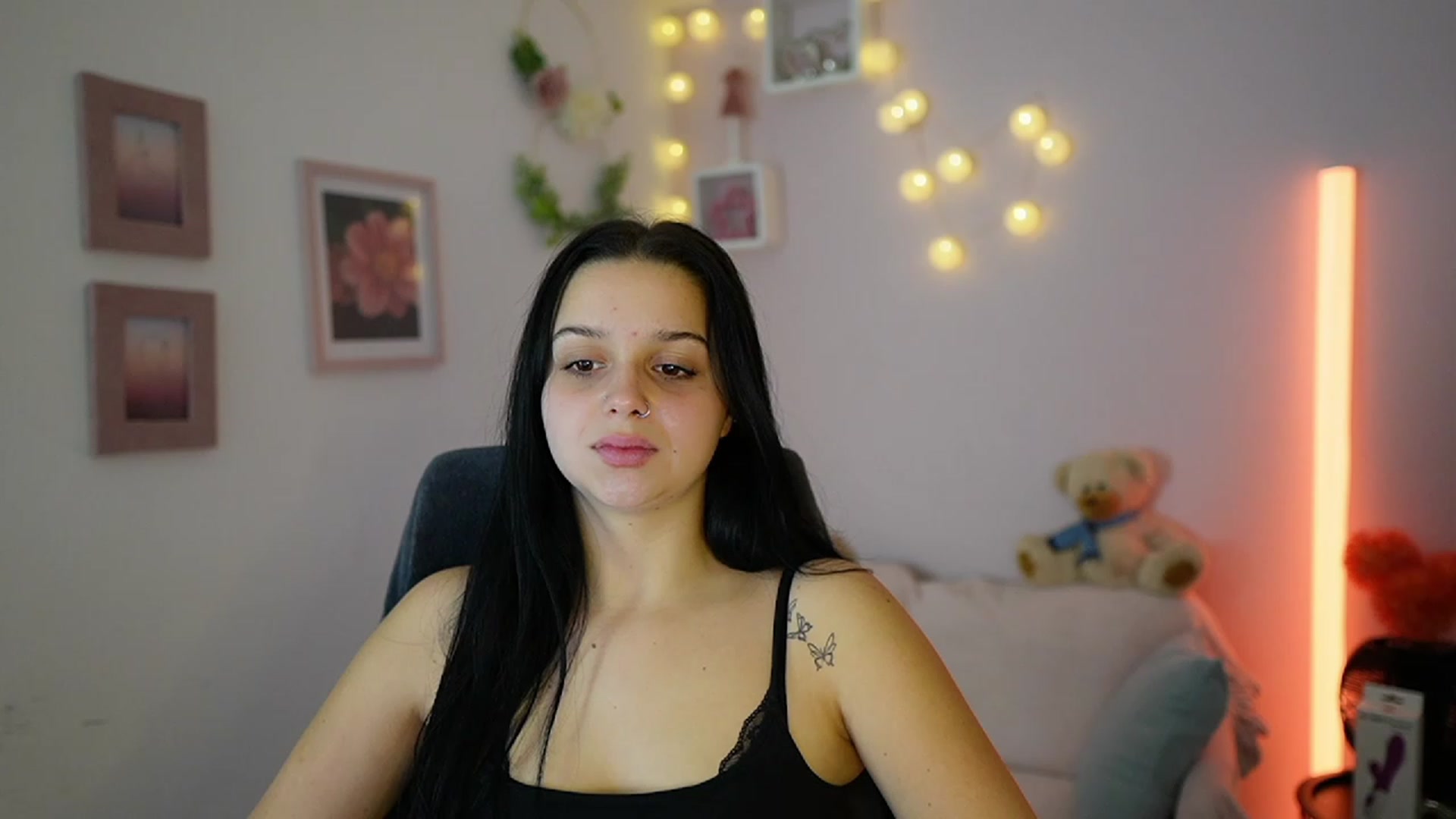 Gallery image thumbnail from Sola_Zola18's myfreecams stream on, 11/27/2023, 21:33 image 14 of 20