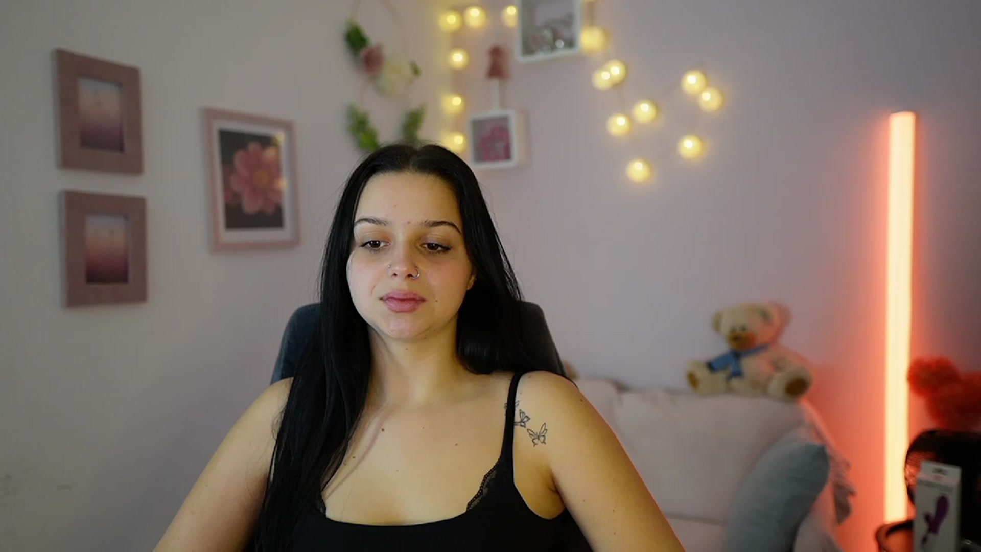 Gallery image thumbnail from Sola_Zola18's myfreecams stream on, 11/27/2023, 21:33 image 19 of 20