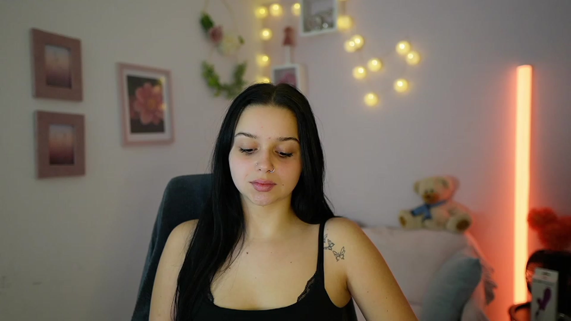Gallery image thumbnail from Sola_Zola18's myfreecams stream on, 11/27/2023, 21:33 image 5 of 20