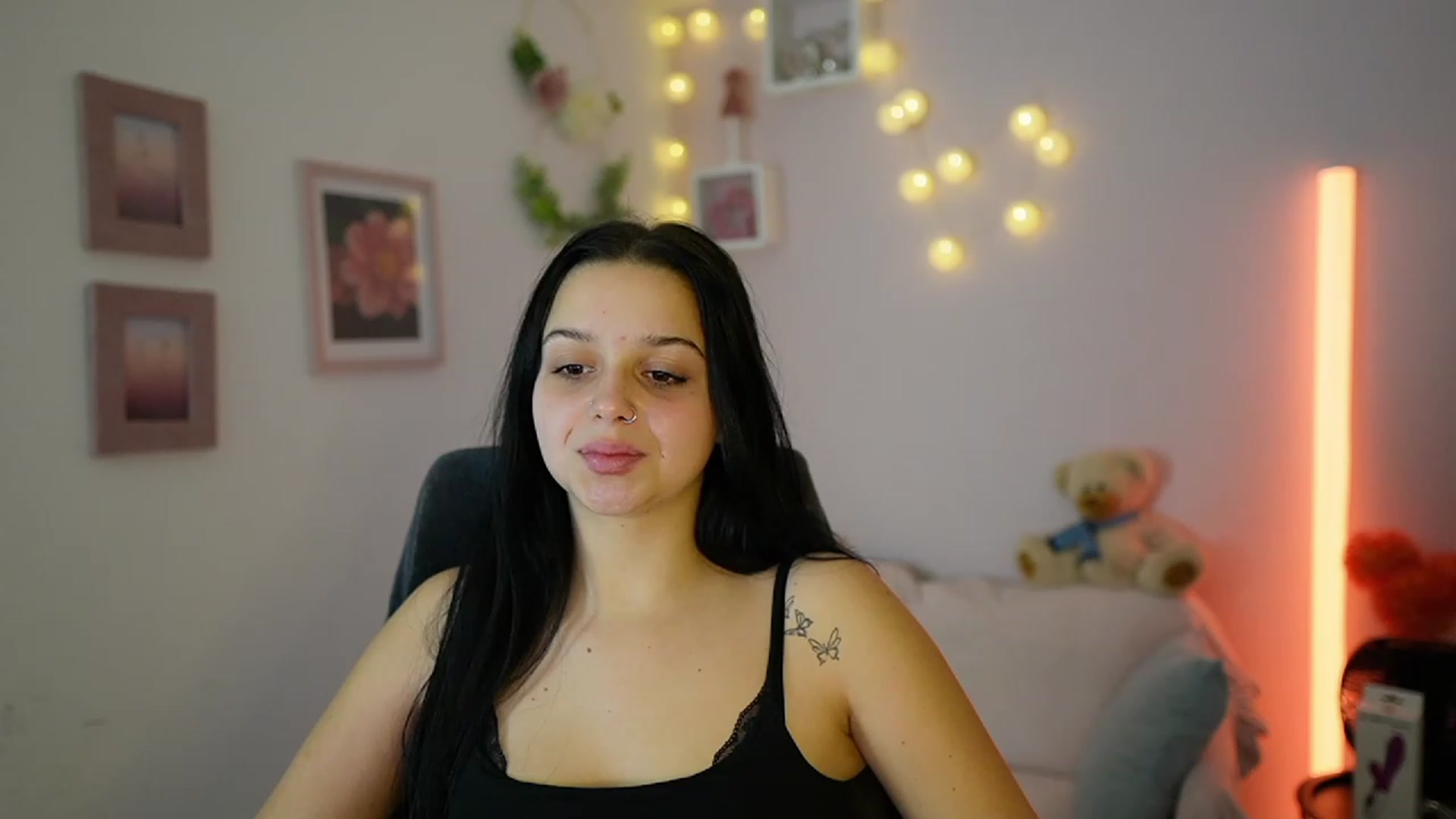 Gallery image thumbnail from Sola_Zola18's myfreecams stream on, 11/27/2023, 21:33 image 8 of 20