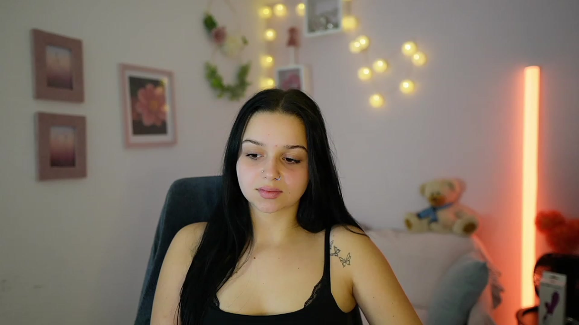 Gallery image thumbnail from Sola_Zola18's myfreecams stream on, 11/27/2023, 21:33 image 9 of 20
