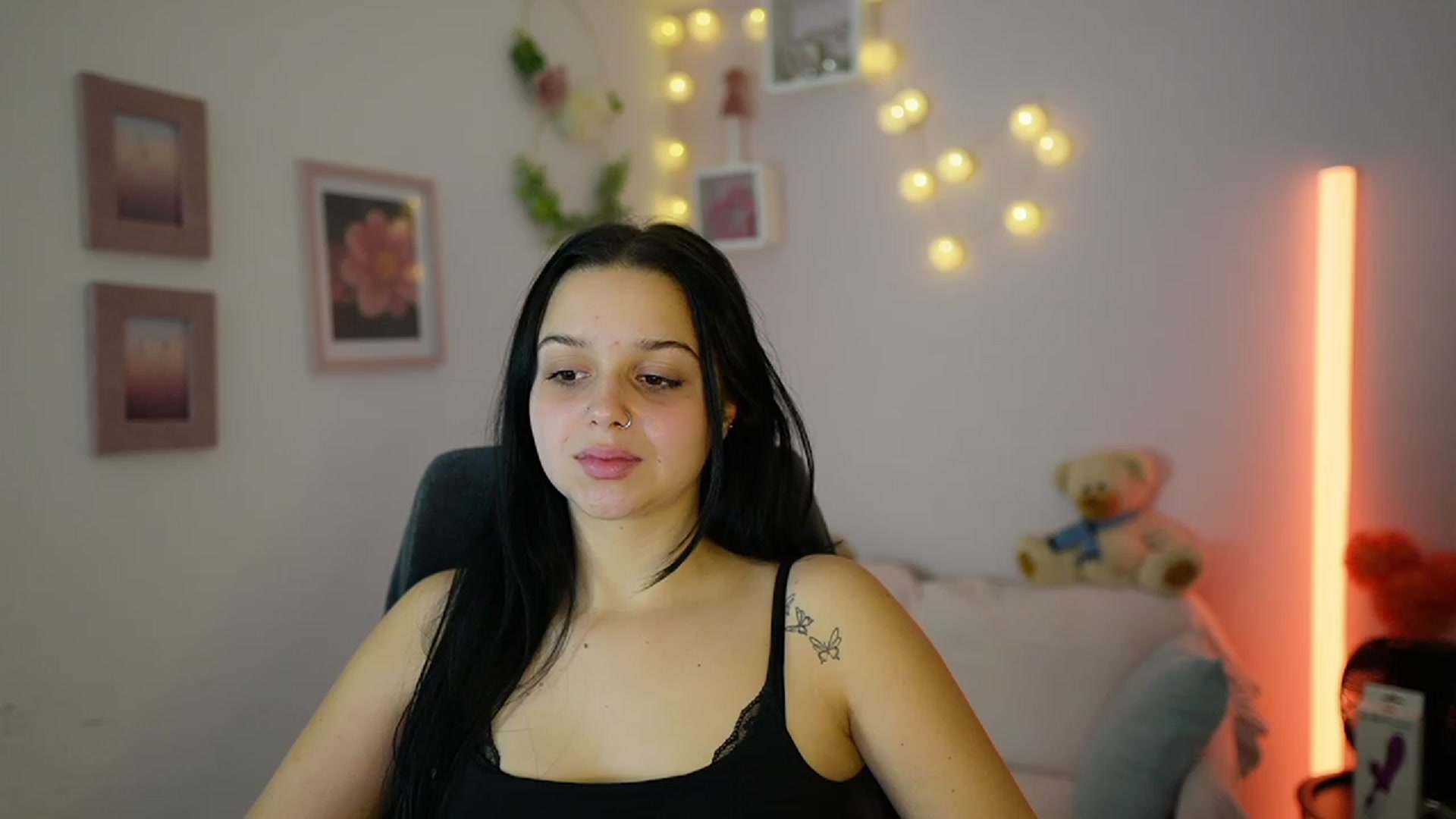 Gallery image thumbnail from Sola_Zola18's myfreecams stream on, 11/27/2023, 21:33 image 10 of 20