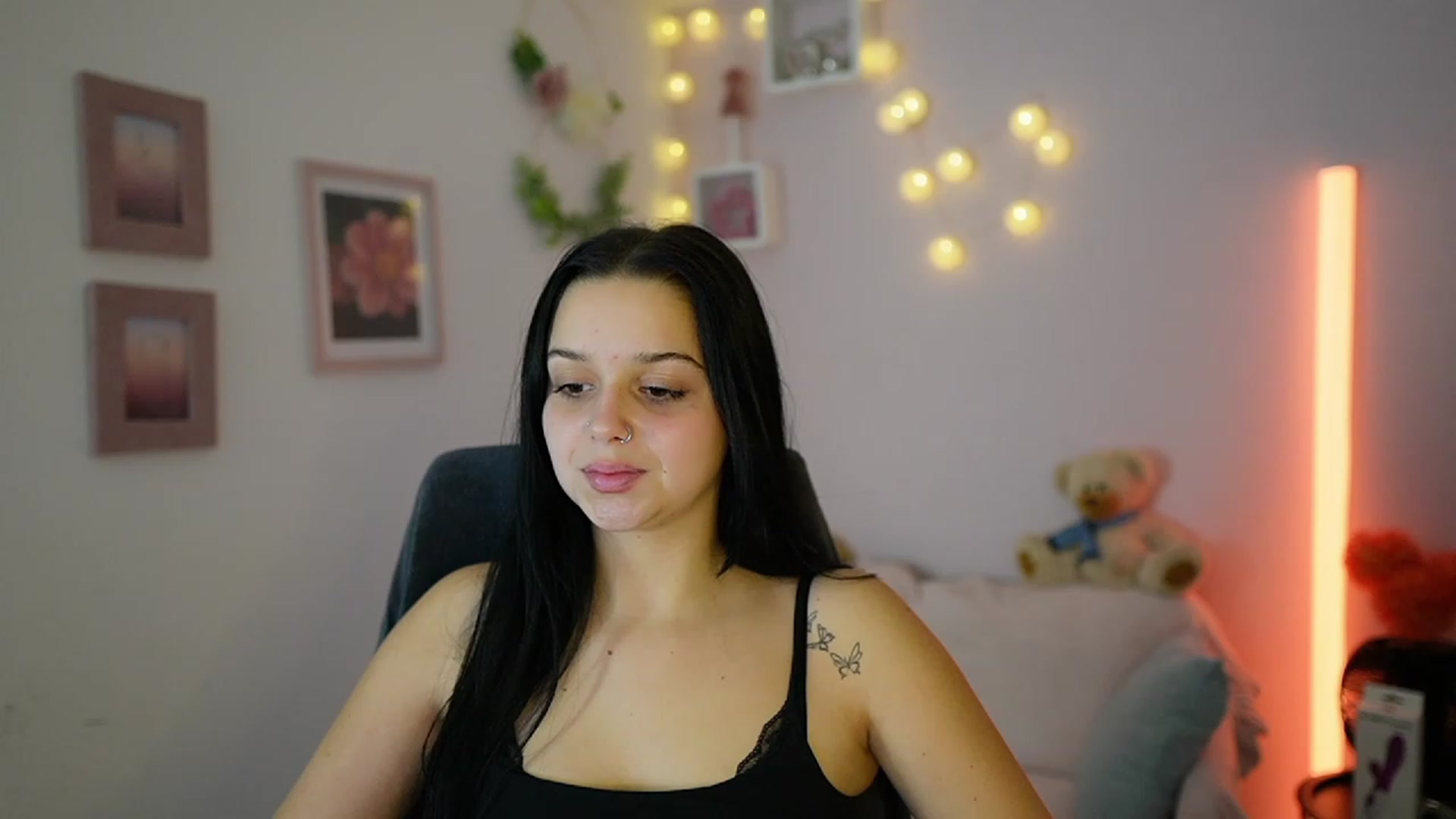 Gallery image thumbnail from Sola_Zola18's myfreecams stream on, 11/27/2023, 21:33 image 12 of 20