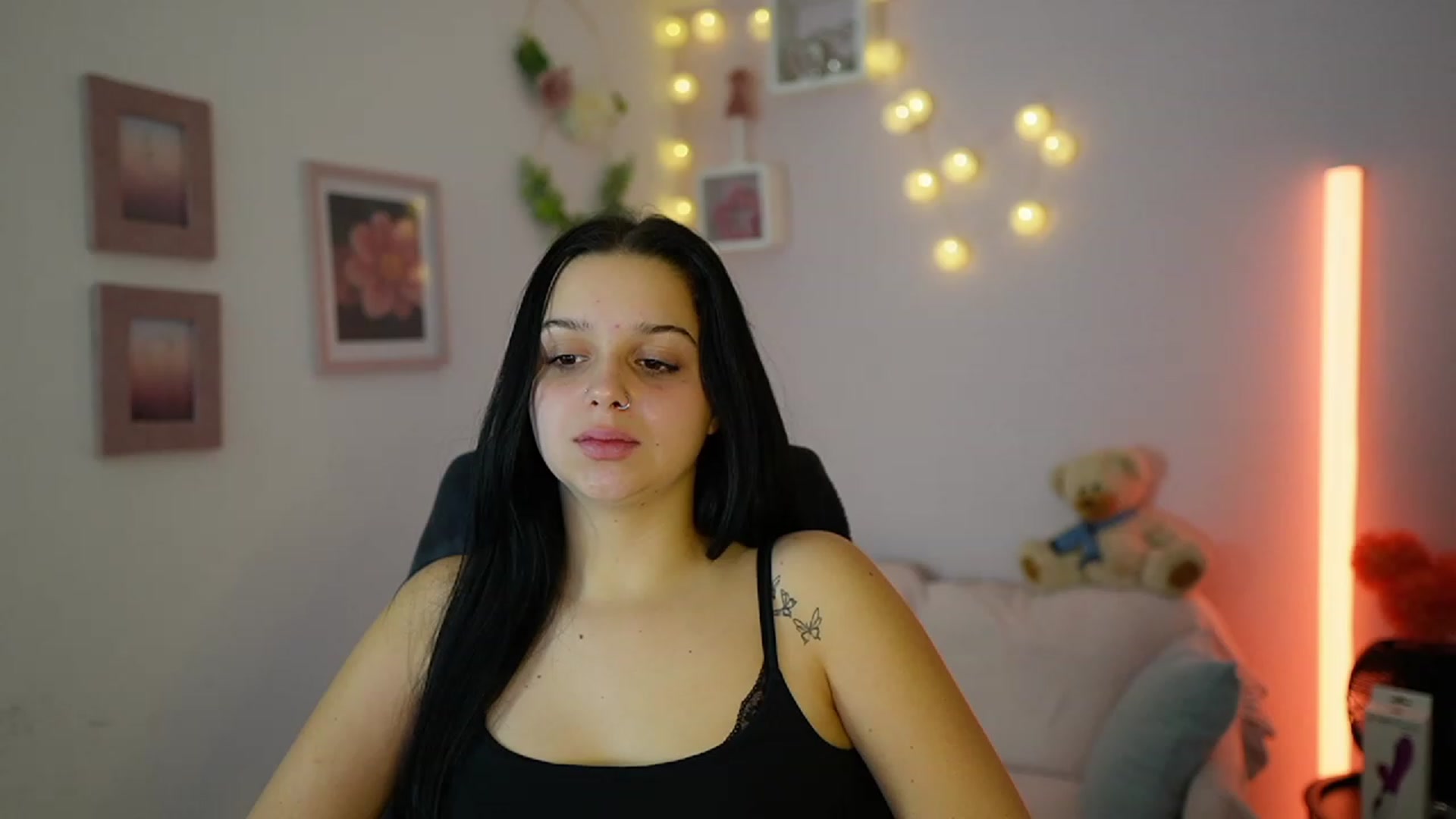 Gallery image thumbnail from Sola_Zola18's myfreecams stream on, 11/27/2023, 22:58 image 20 of 20