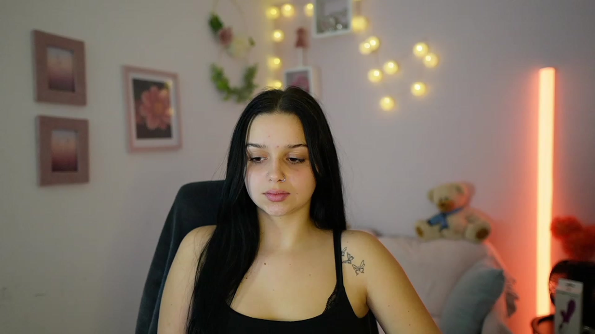 Gallery image thumbnail from Sola_Zola18's myfreecams stream on, 11/27/2023, 22:58 image 3 of 20