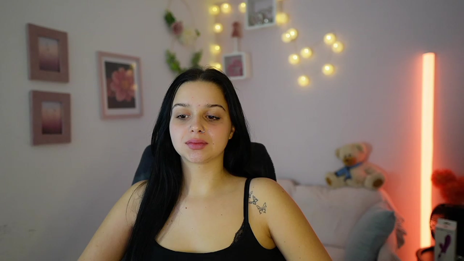 Gallery image thumbnail from Sola_Zola18's myfreecams stream on, 11/27/2023, 22:58 image 13 of 20