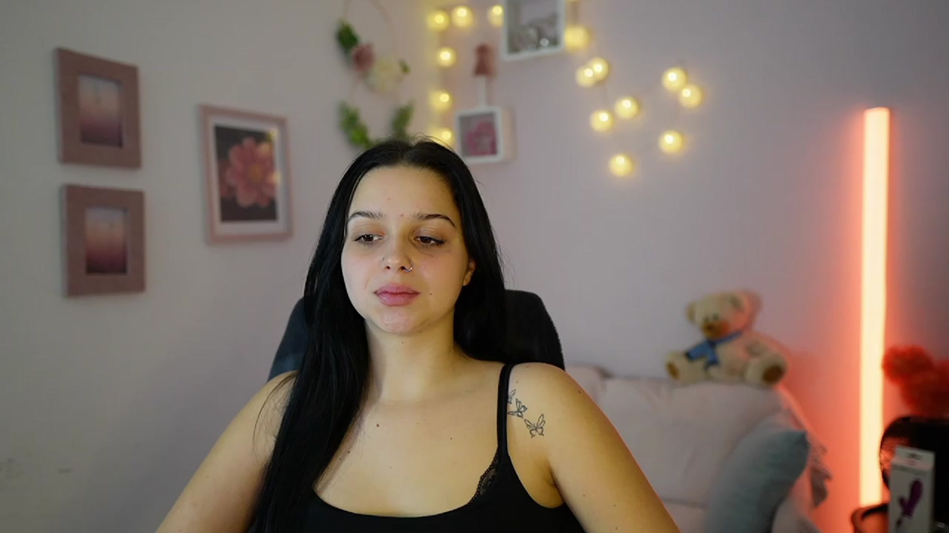 Gallery image thumbnail from Sola_Zola18's myfreecams stream on, 11/27/2023, 22:58 image 14 of 20