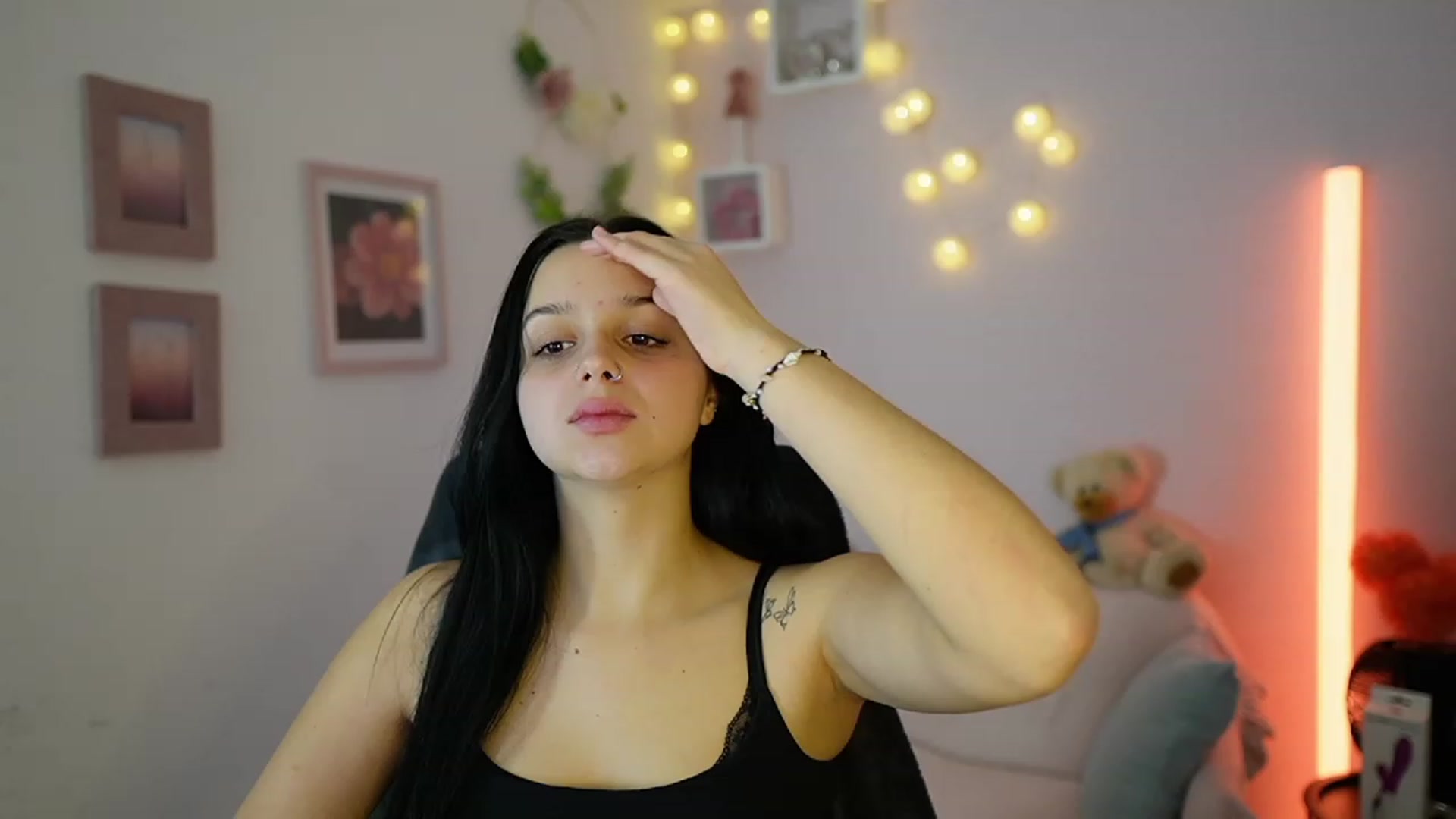 Gallery image thumbnail from Sola_Zola18's myfreecams stream on, 11/27/2023, 22:58 image 16 of 20