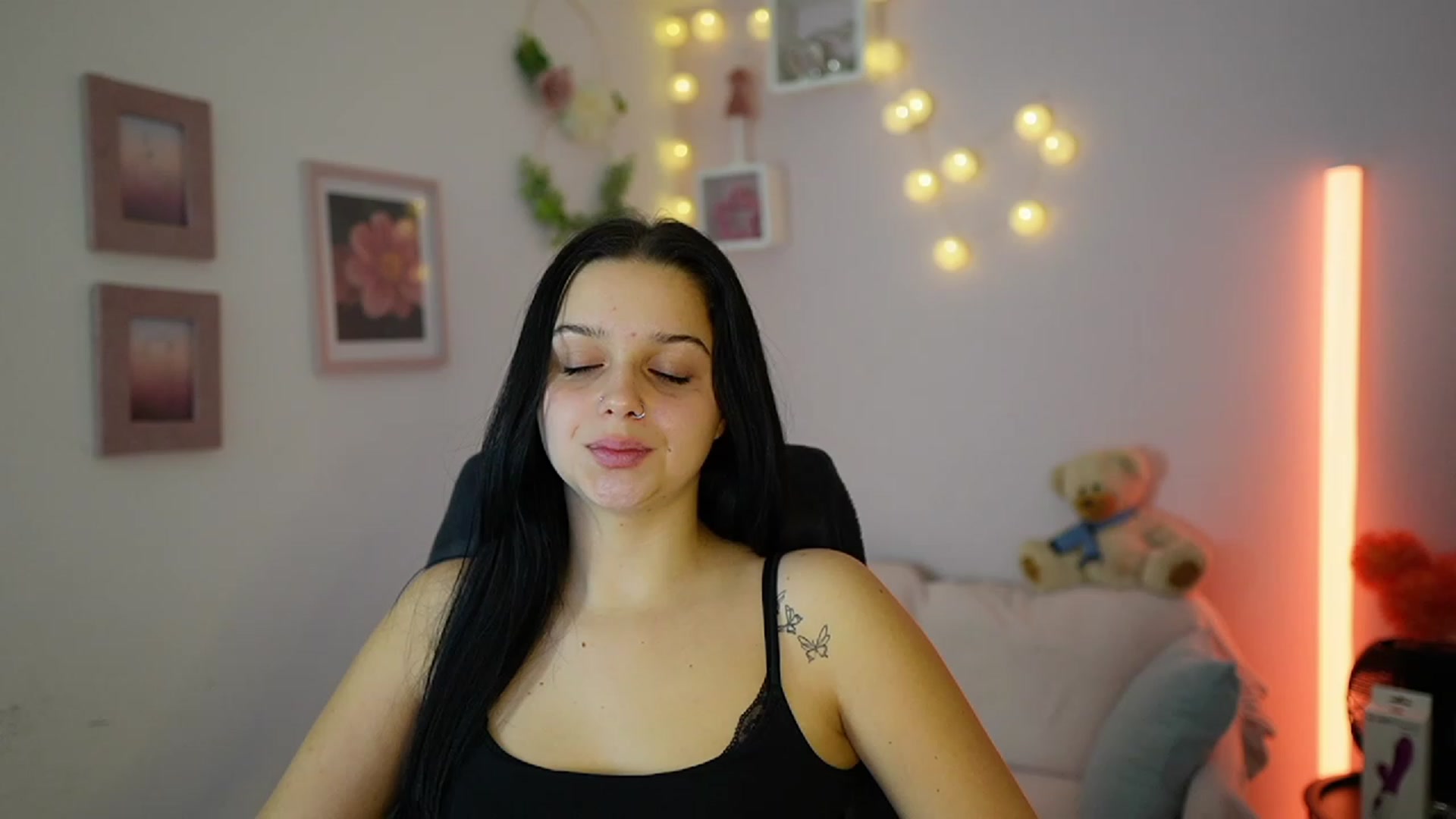 Gallery image thumbnail from Sola_Zola18's myfreecams stream on, 11/27/2023, 22:58 image 18 of 20