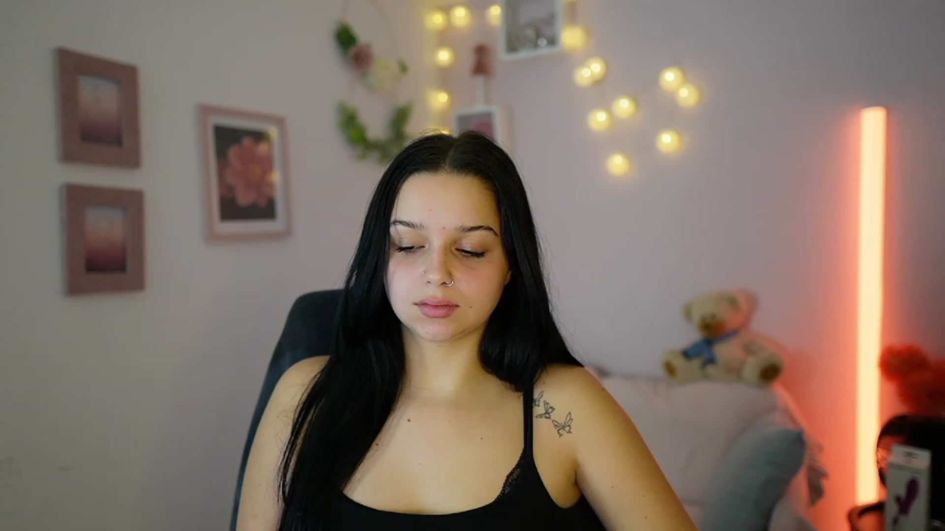 Gallery image thumbnail from Sola_Zola18's myfreecams stream on, 11/27/2023, 22:58 image 9 of 20