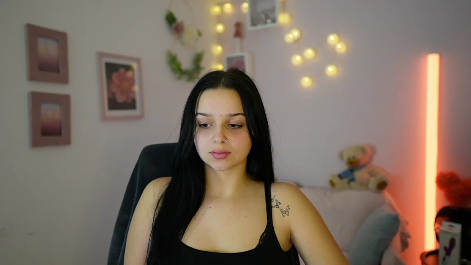 Gallery image thumbnail from Sola_Zola18's myfreecams stream on, 11/27/2023, 22:58 image 2 of 20