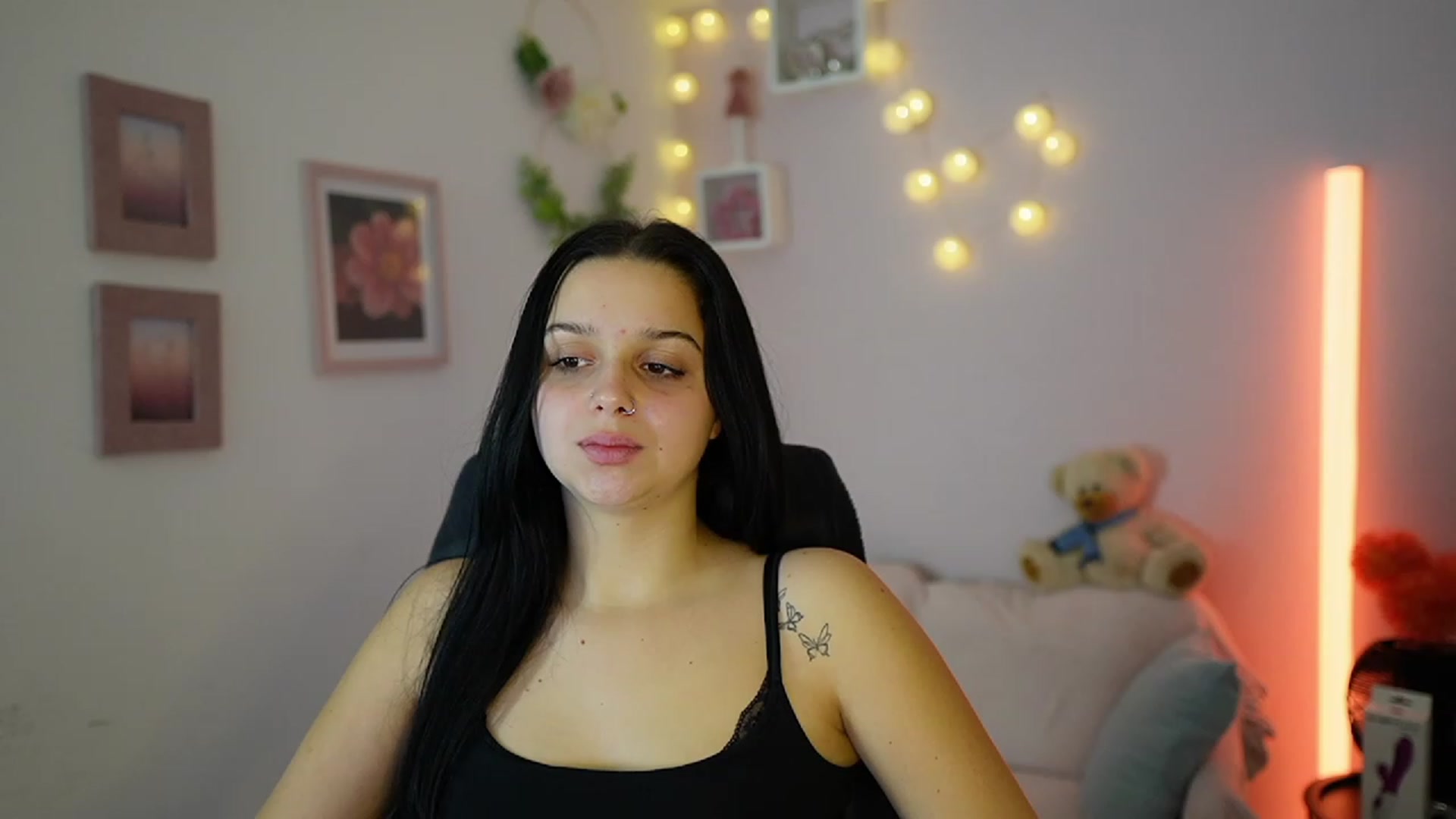 Gallery image thumbnail from Sola_Zola18's myfreecams stream on, 11/27/2023, 22:58 image 19 of 20
