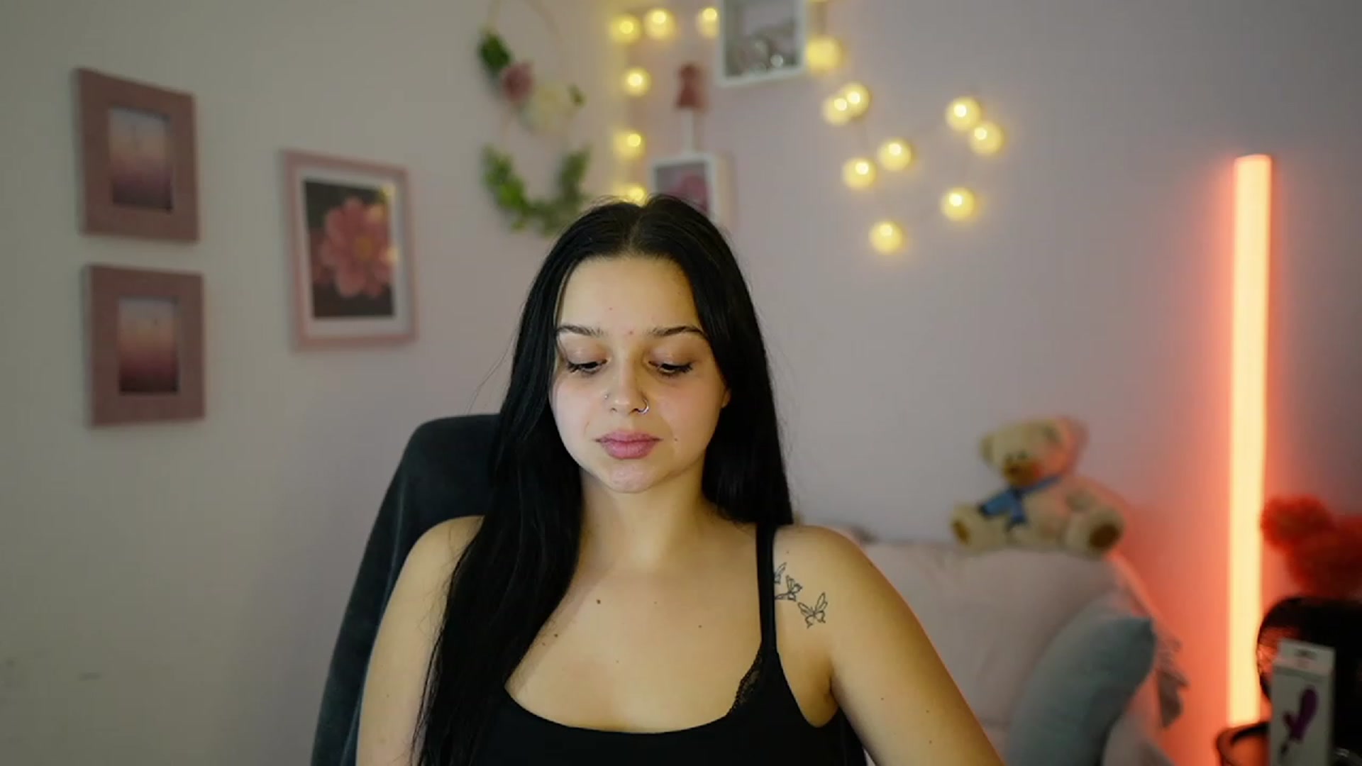 Gallery image thumbnail from Sola_Zola18's myfreecams stream on, 11/27/2023, 22:58 image 1 of 20